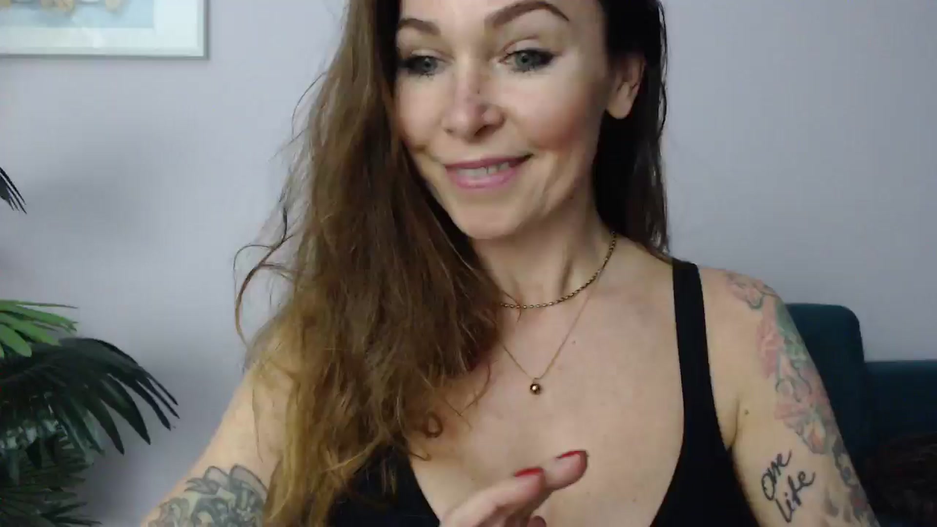 Gallery image thumbnail from Delilah_sweet's myfreecams stream on, 05/06/2025, 19:10 image 1 of 20