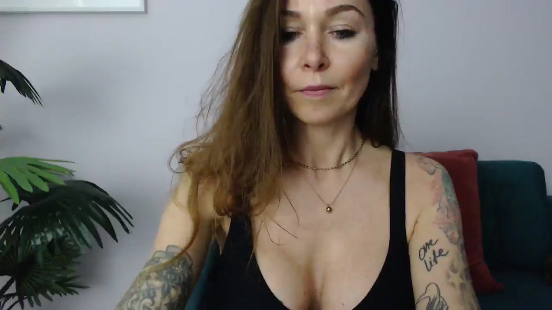 Gallery image thumbnail from Delilah_sweet's myfreecams stream on, 05/06/2025, 19:10 image 15 of 20