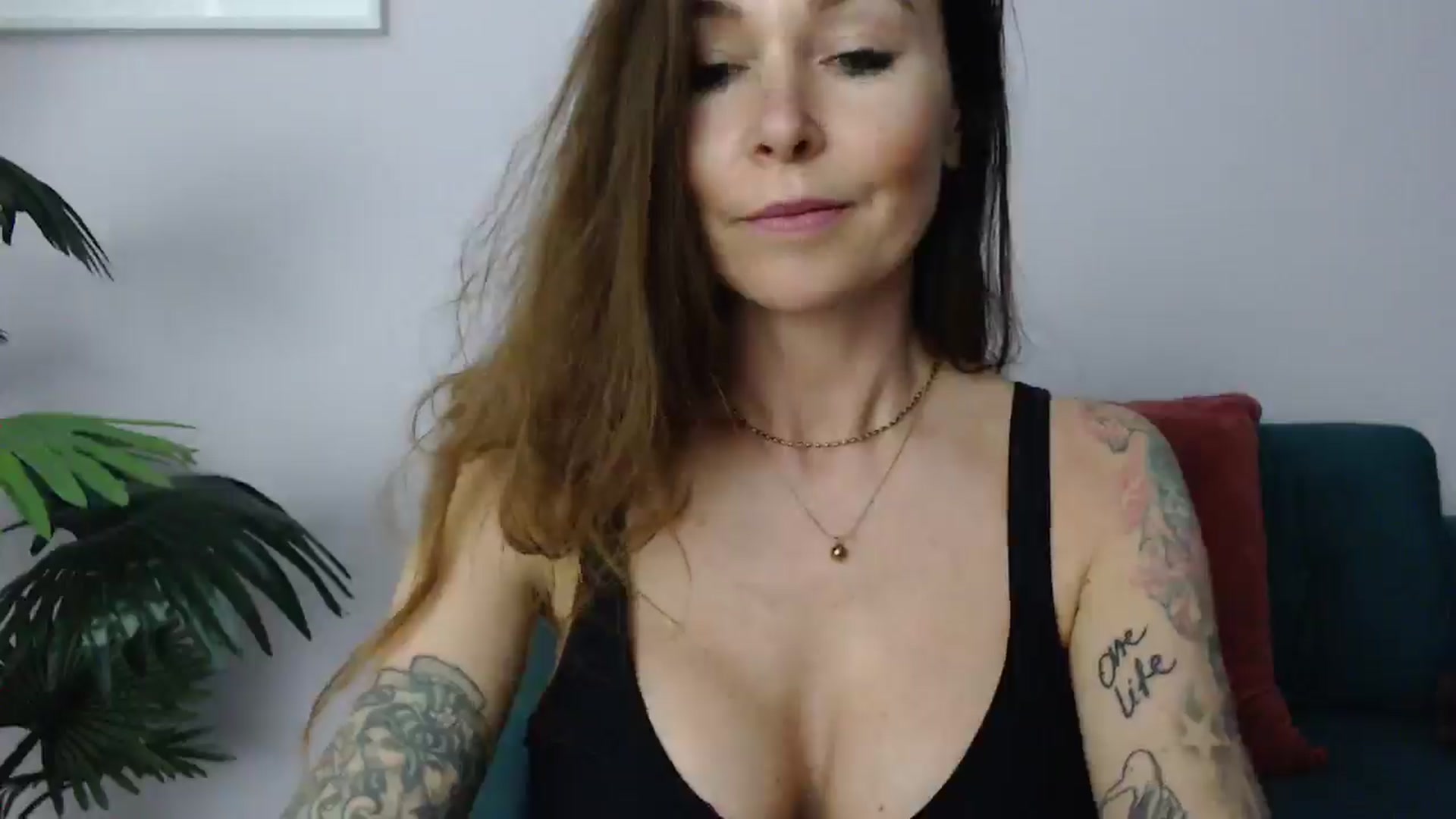 Gallery image thumbnail from Delilah_sweet's myfreecams stream on, 05/06/2025, 19:10 image 14 of 20