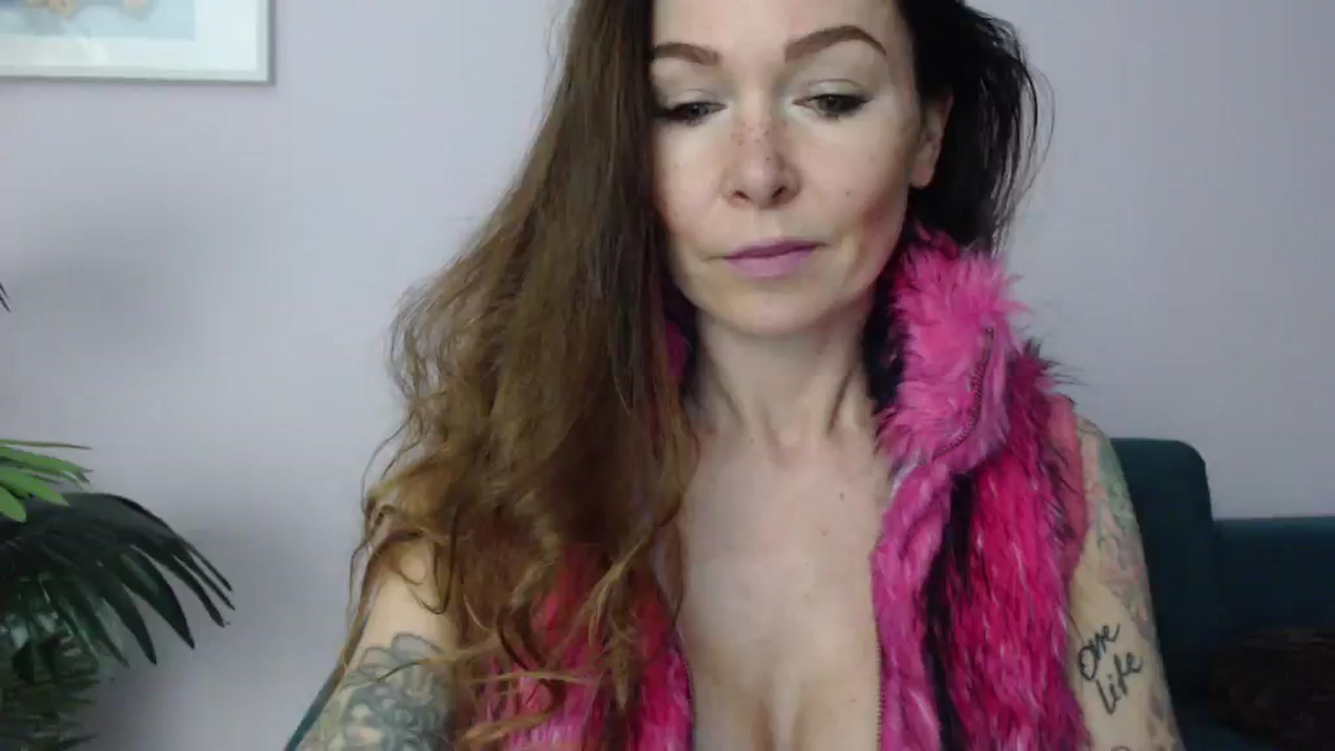 Gallery image thumbnail from Delilah_sweet's myfreecams stream on, 05/08/2025, 14:25 image 1 of 20