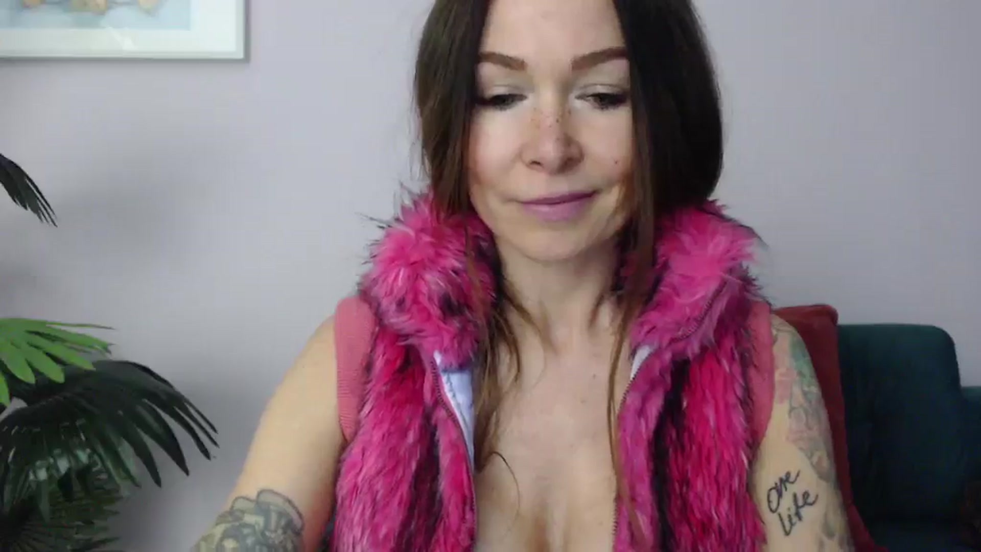 Gallery image thumbnail from Delilah_sweet's myfreecams stream on, 05/08/2025, 14:25 image 6 of 20