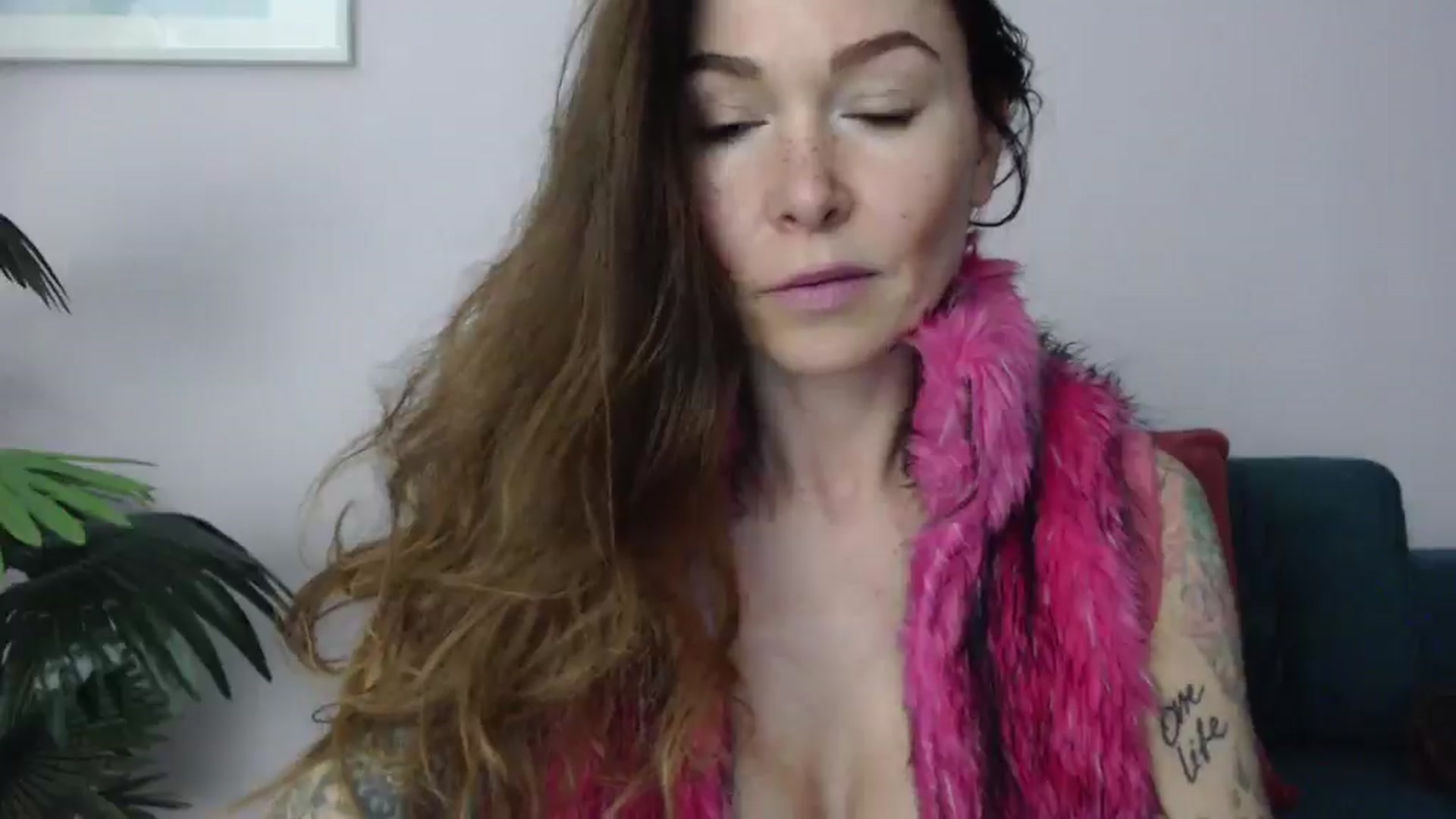 Gallery image thumbnail from Delilah_sweet's myfreecams stream on, 05/08/2025, 14:25 image 8 of 20