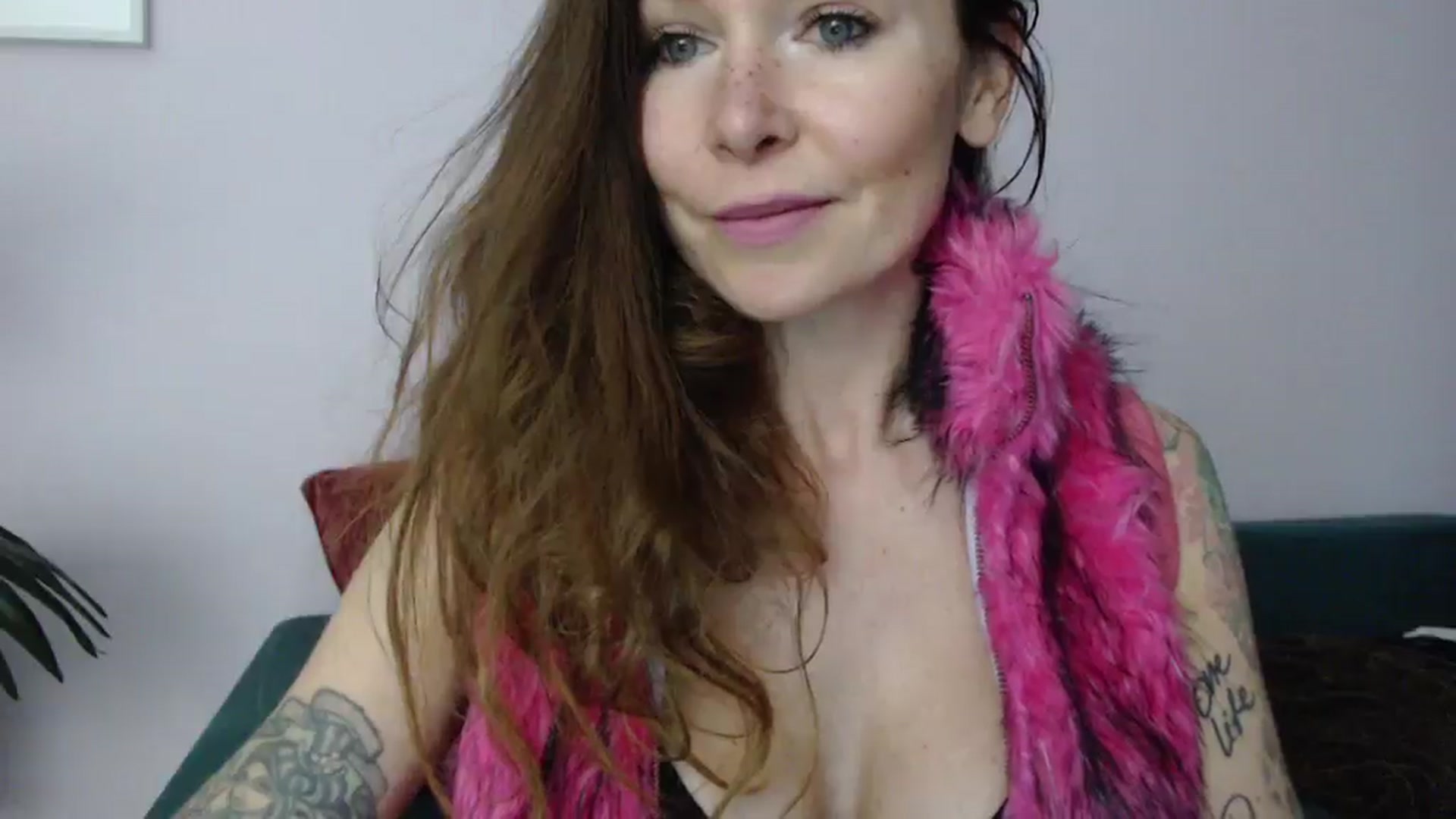 Gallery image thumbnail from Delilah_sweet's myfreecams stream on, 05/08/2025, 16:36 image 15 of 20