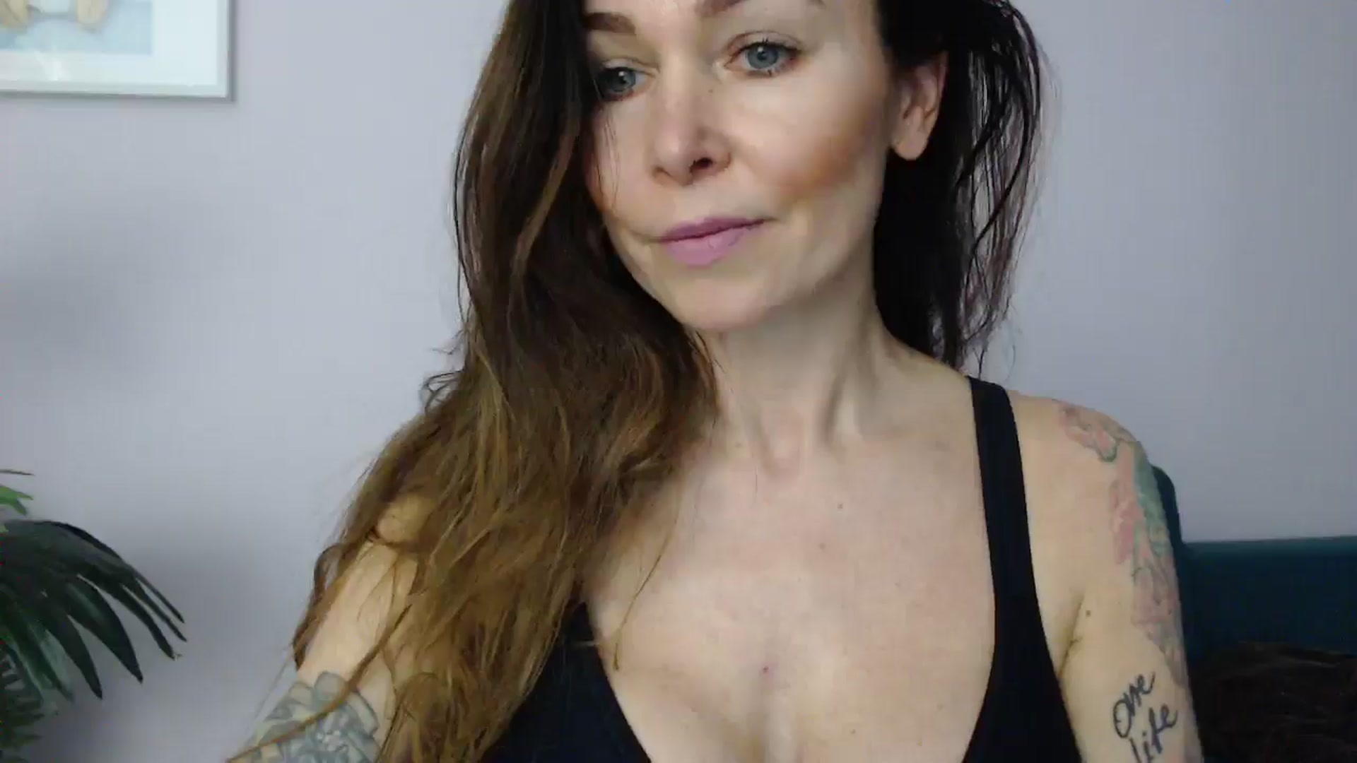 Gallery image thumbnail from Delilah_sweet's myfreecams stream on, 05/20/2025, 16:17 image 10 of 20