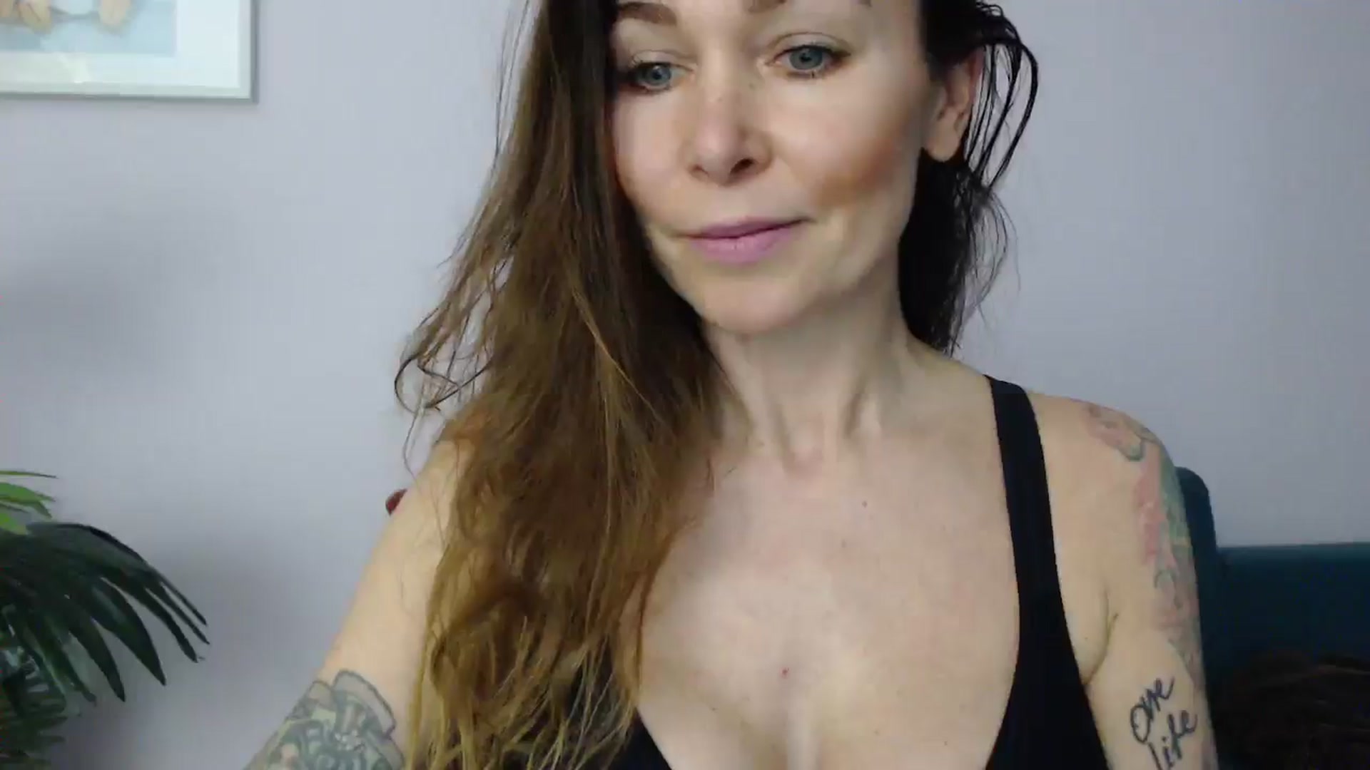 Gallery image thumbnail from Delilah_sweet's myfreecams stream on, 05/20/2025, 16:17 image 6 of 20