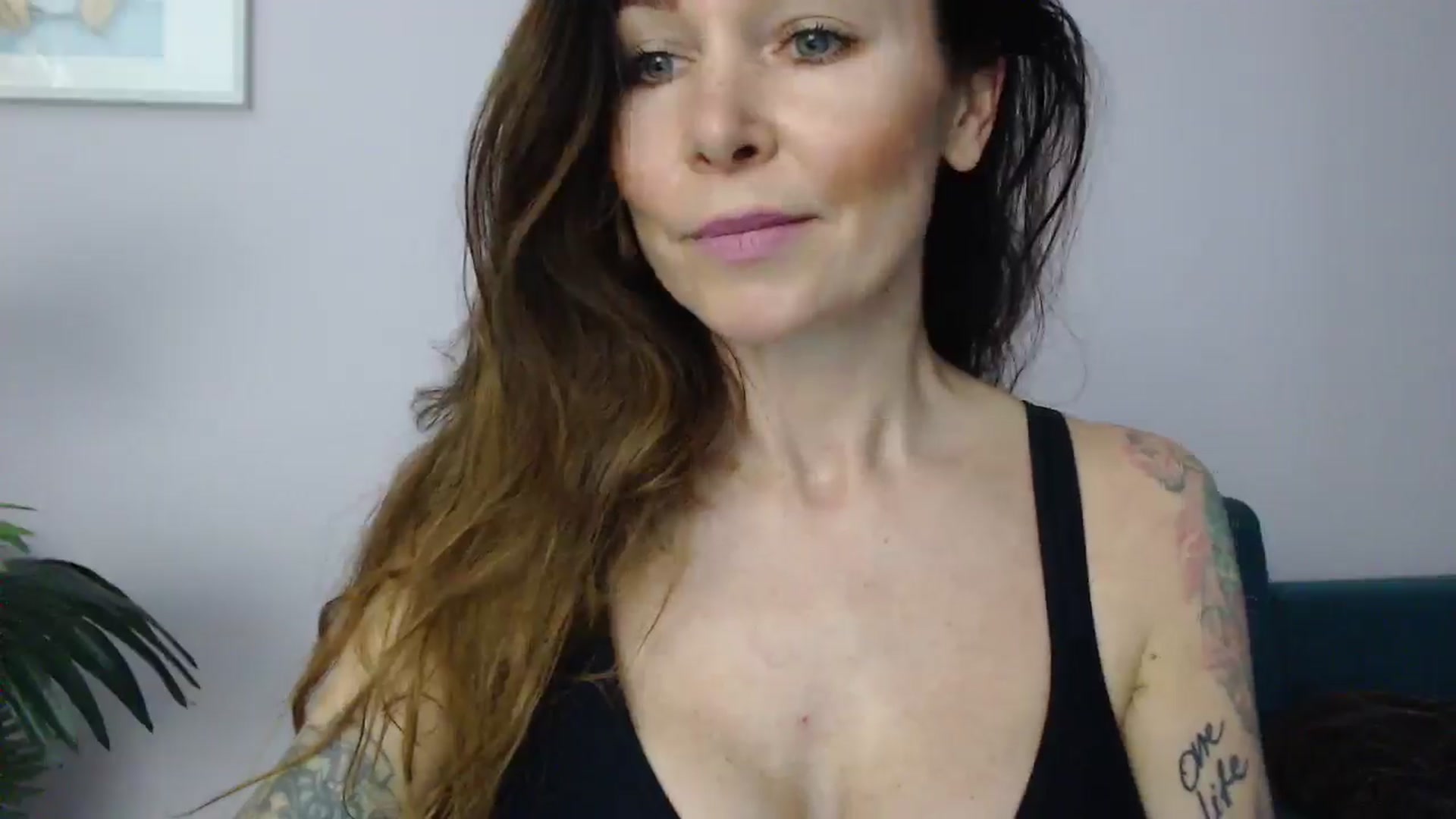 Gallery image thumbnail from Delilah_sweet's myfreecams stream on, 05/20/2025, 16:17 image 9 of 20