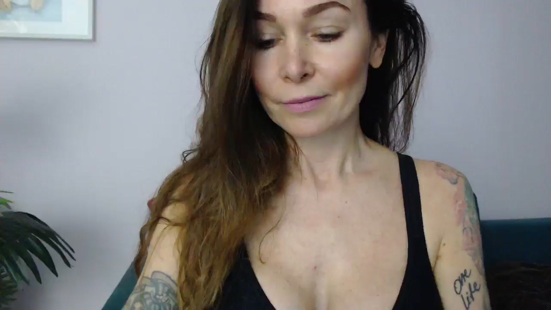 Gallery image thumbnail from Delilah_sweet's myfreecams stream on, 05/20/2025, 16:17 image 12 of 20