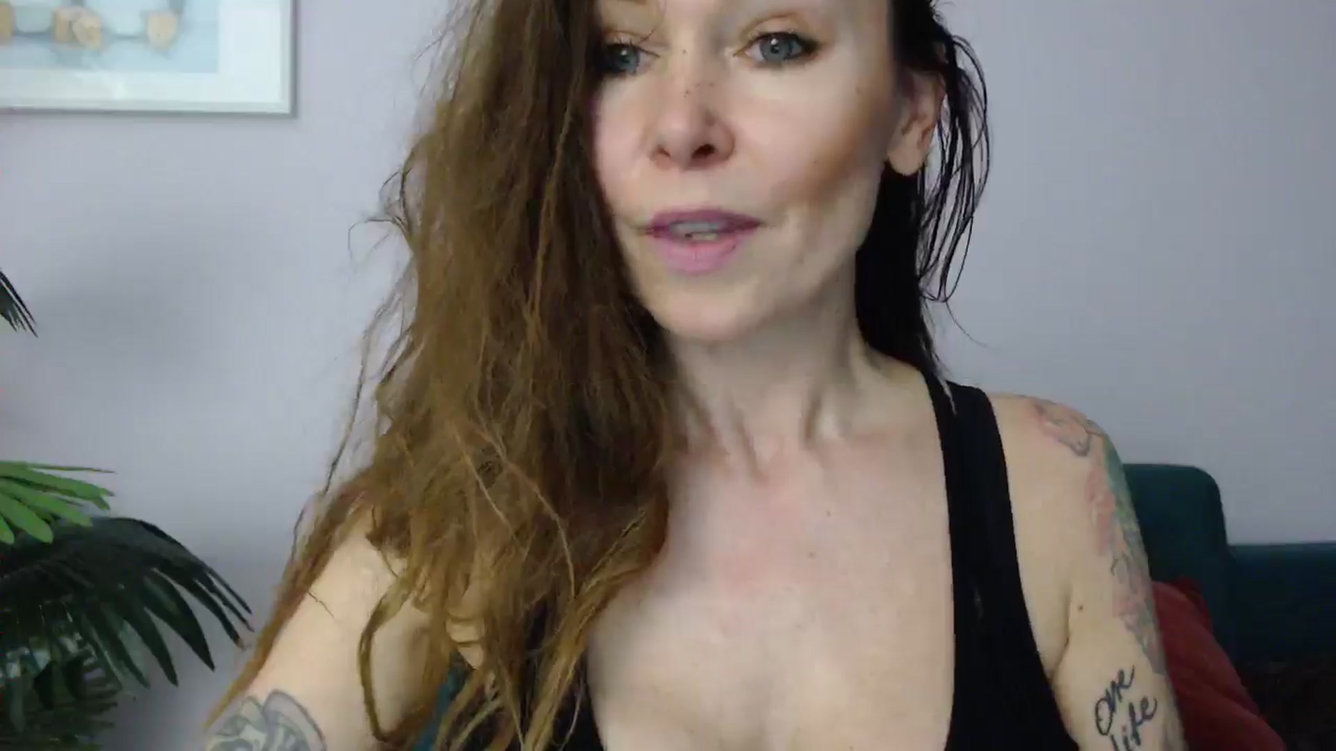 Gallery image thumbnail from Delilah_sweet's myfreecams stream on, 05/26/2025, 16:20 image 12 of 20