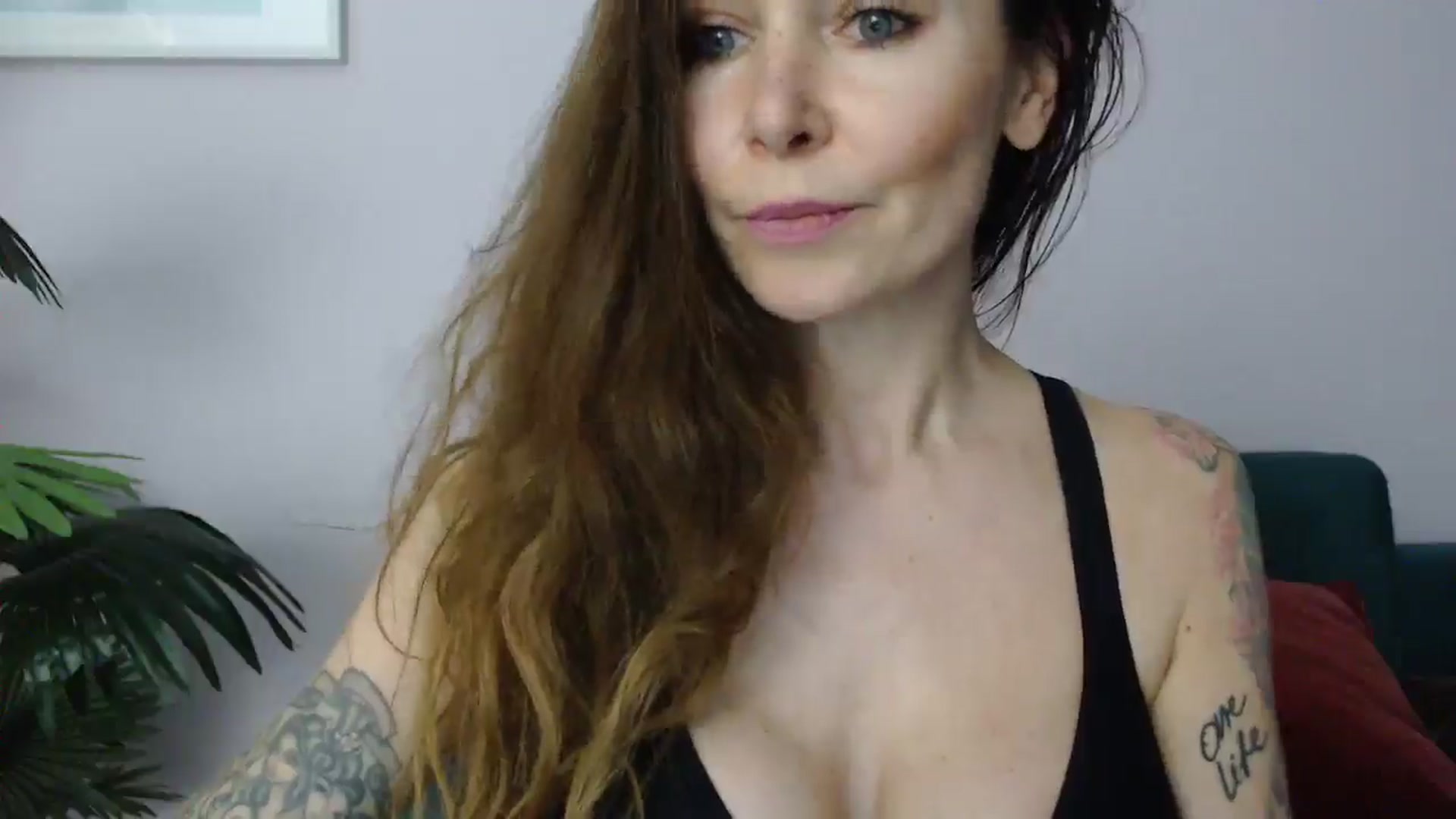 Gallery image thumbnail from Delilah_sweet's myfreecams stream on, 05/26/2025, 18:06 image 16 of 20
