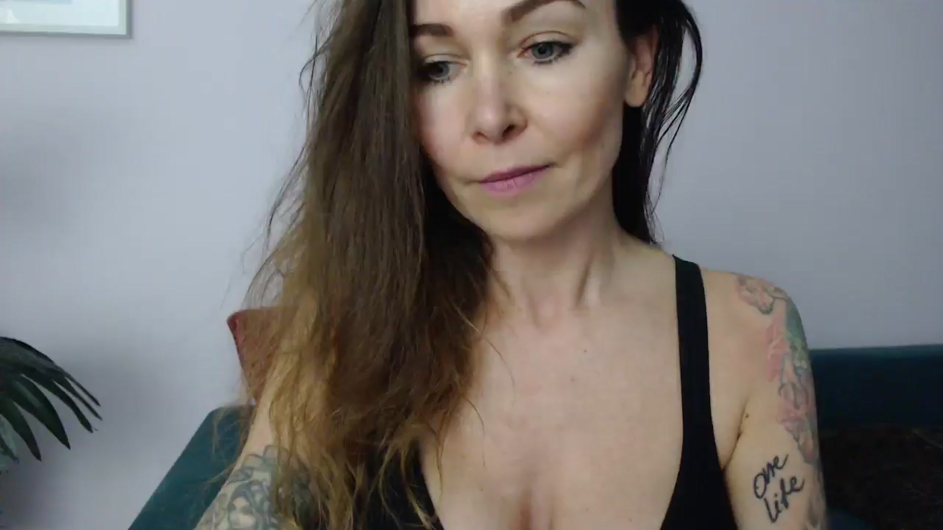 Gallery image thumbnail from Delilah_sweet's myfreecams stream on, 05/27/2025, 18:30 image 11 of 20