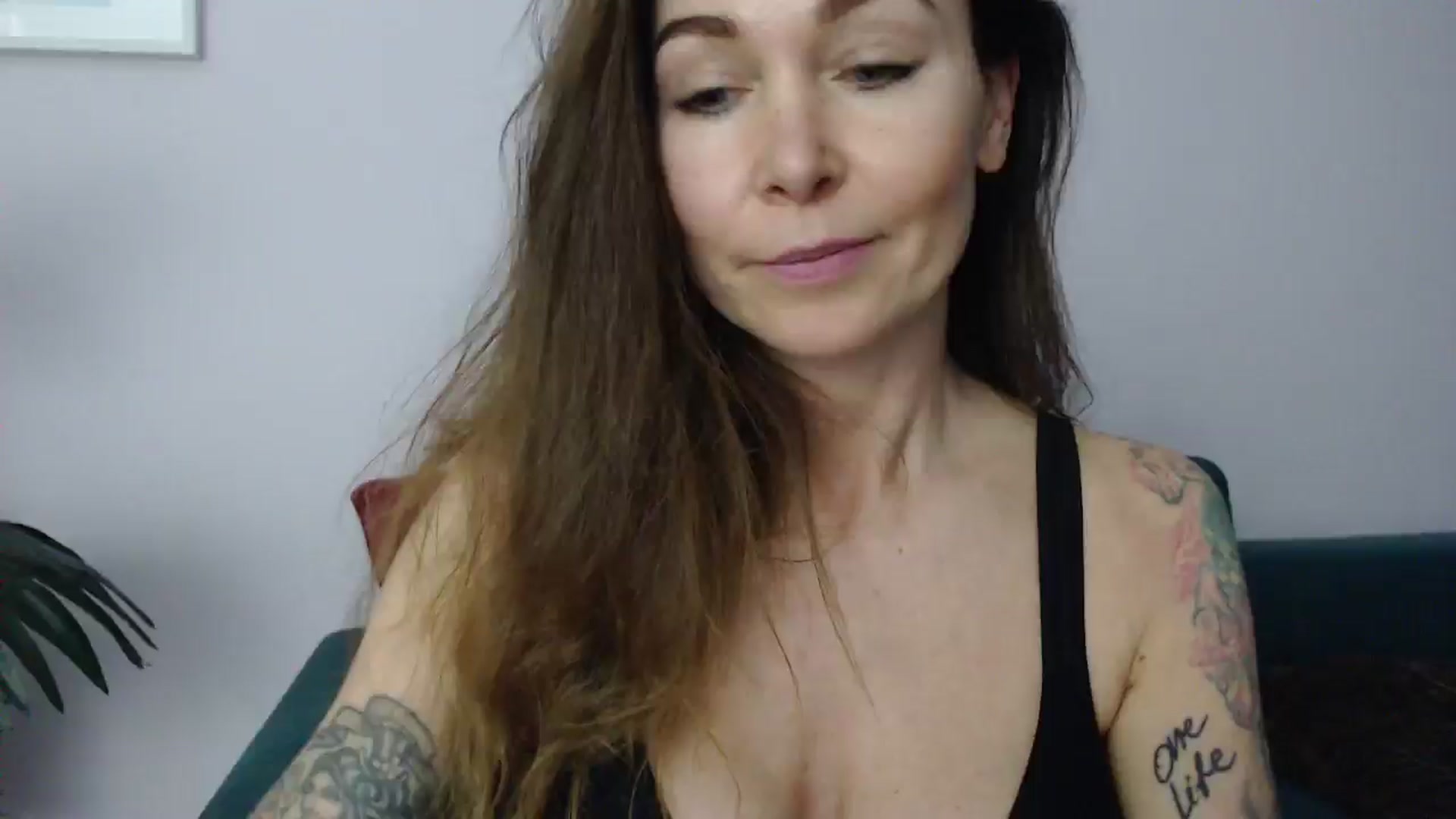 Gallery image thumbnail from Delilah_sweet's myfreecams stream on, 05/27/2025, 18:30 image 14 of 20