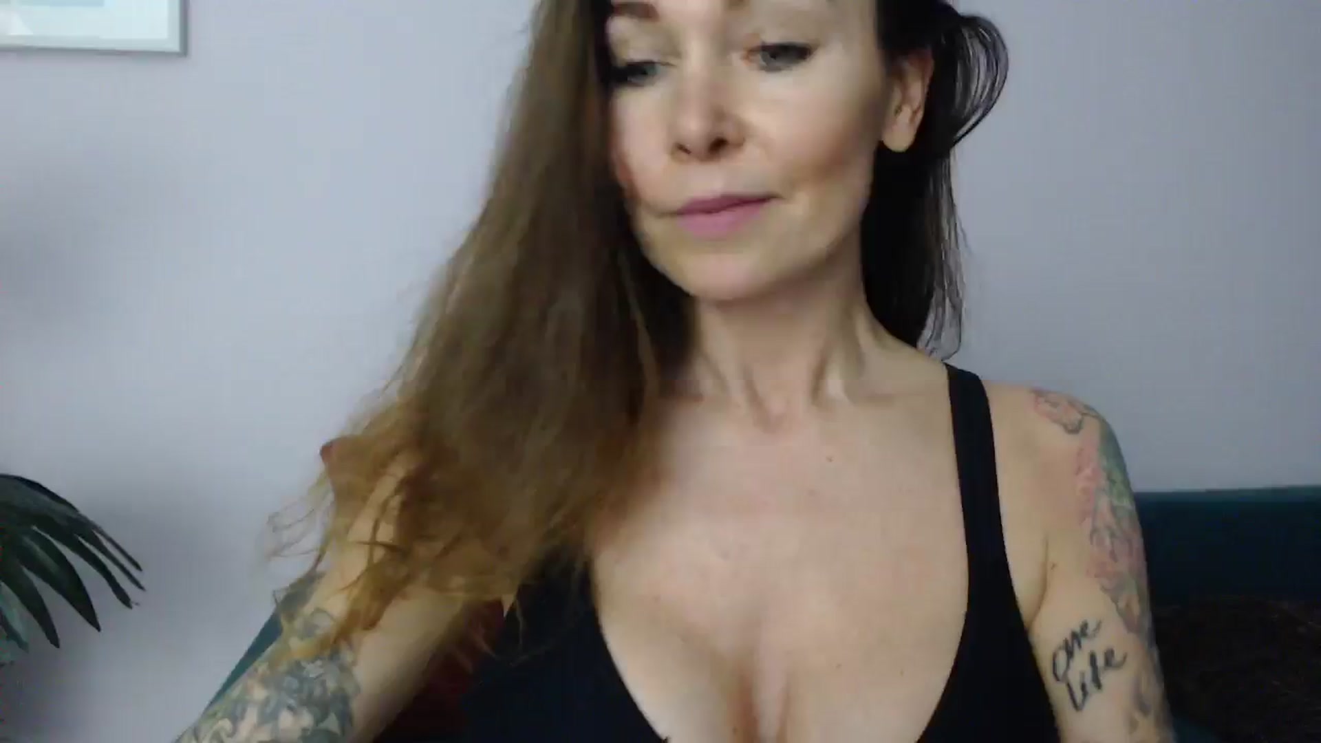 Gallery image thumbnail from Delilah_sweet's myfreecams stream on, 05/27/2025, 18:30 image 9 of 20
