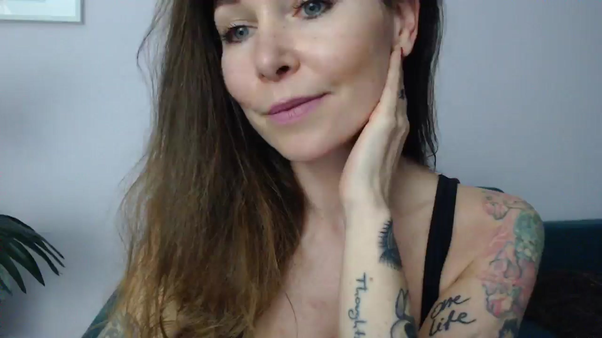 Gallery image thumbnail from Delilah_sweet's myfreecams stream on, 05/27/2025, 18:30 image 12 of 20