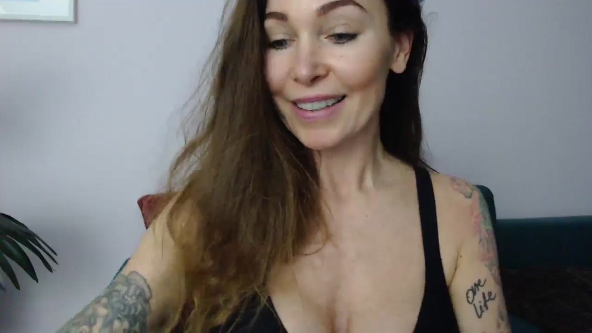 Gallery image thumbnail from Delilah_sweet's myfreecams stream on, 05/27/2025, 18:30 image 20 of 20