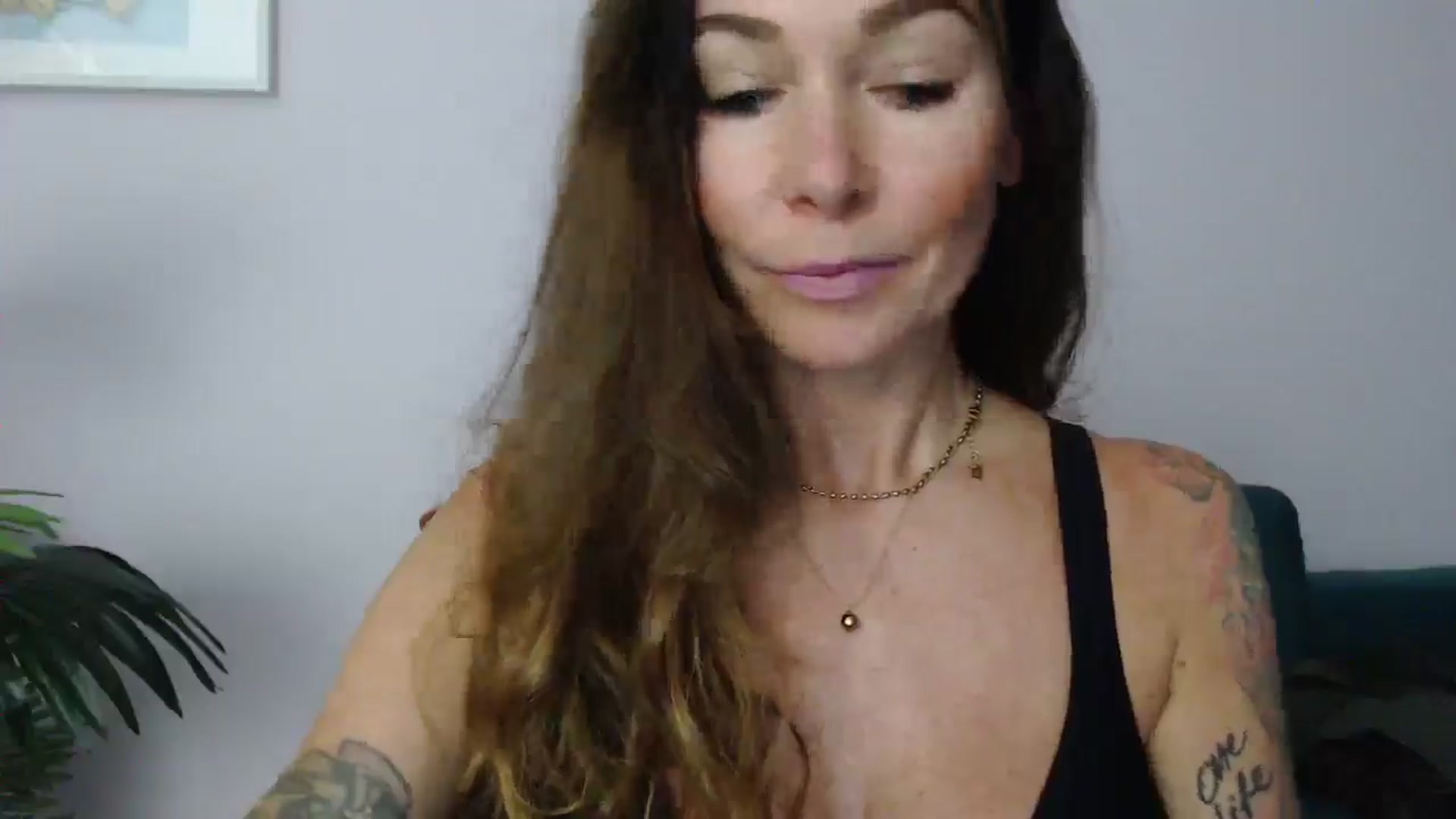 Gallery image thumbnail from Delilah_sweet's myfreecams stream on, 06/10/2025, 17:17 image 9 of 20