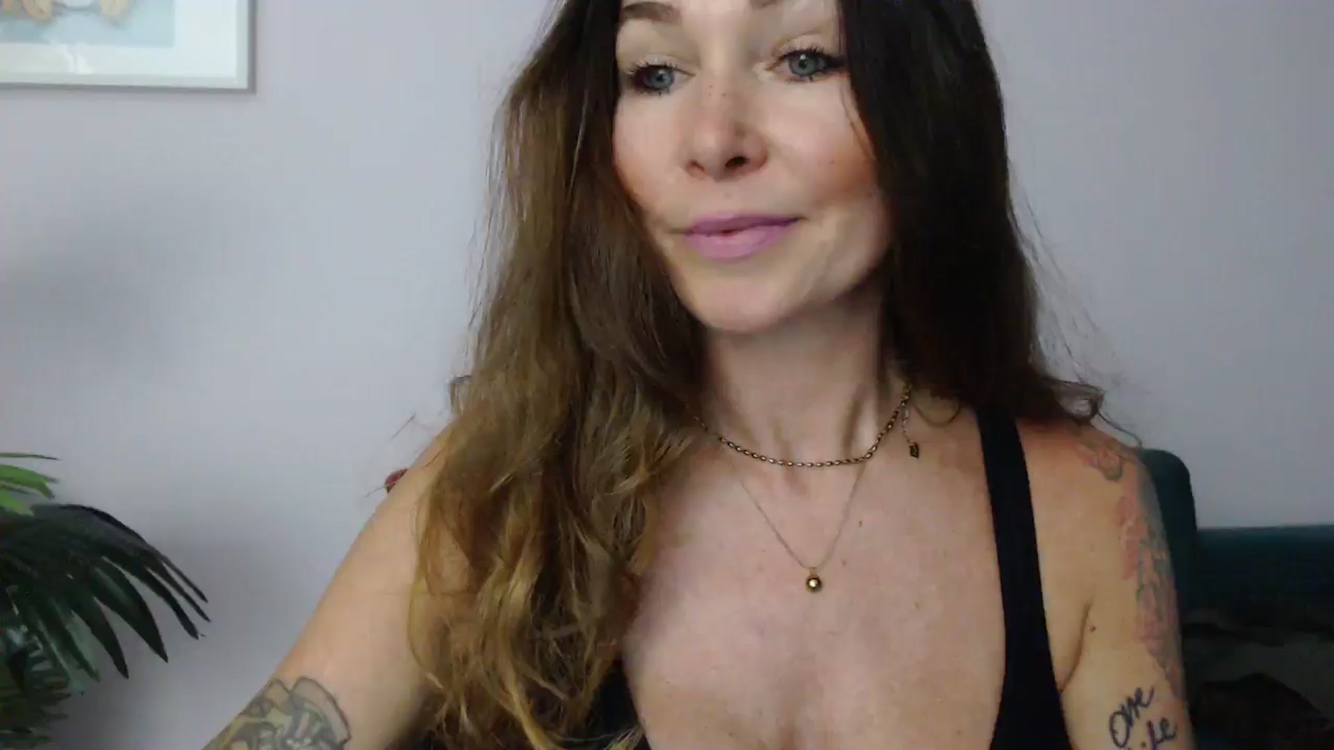 Gallery image thumbnail from Delilah_sweet's myfreecams stream on, 06/10/2025, 17:17 image 2 of 20