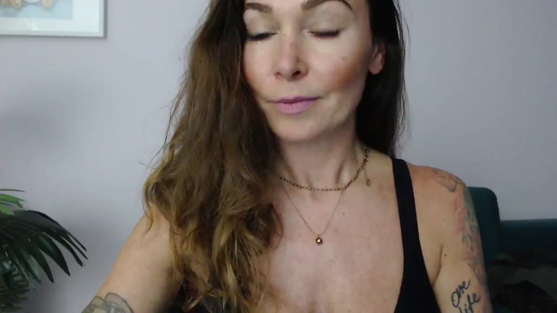 Gallery image thumbnail from Delilah_sweet's myfreecams stream on, 06/10/2025, 17:17 image 5 of 20