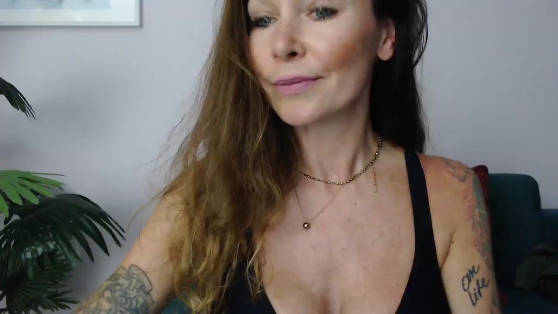 Gallery image thumbnail from Delilah_sweet's myfreecams stream on, 06/10/2025, 17:17 image 18 of 20