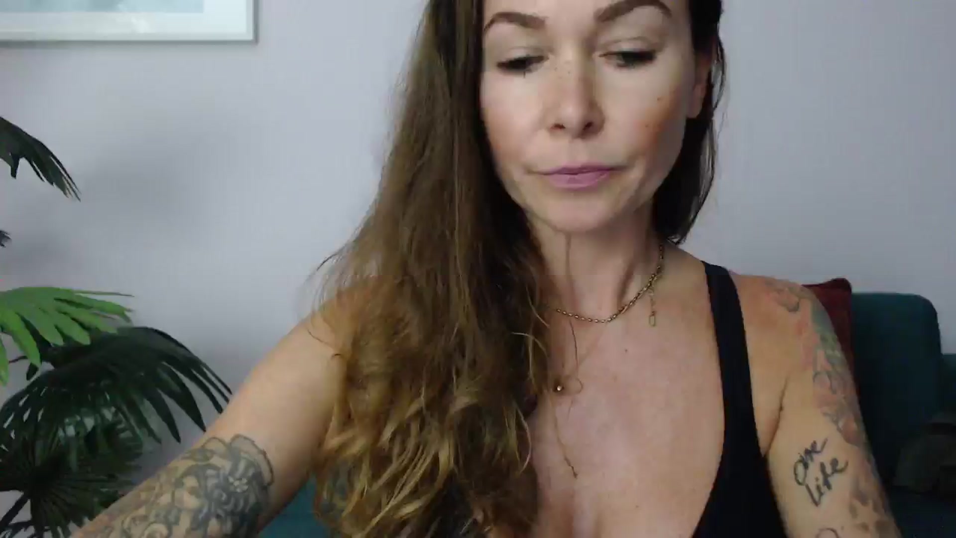 Gallery image thumbnail from Delilah_sweet's myfreecams stream on, 06/10/2025, 17:31 image 12 of 20