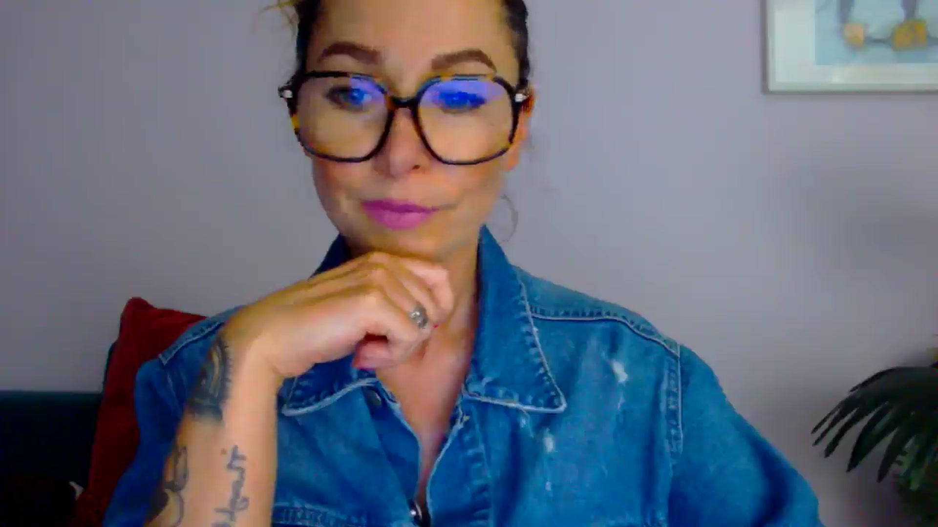 Gallery image thumbnail from Delilah_sweet's myfreecams stream on, 07/09/2025, 16:05 image 9 of 20