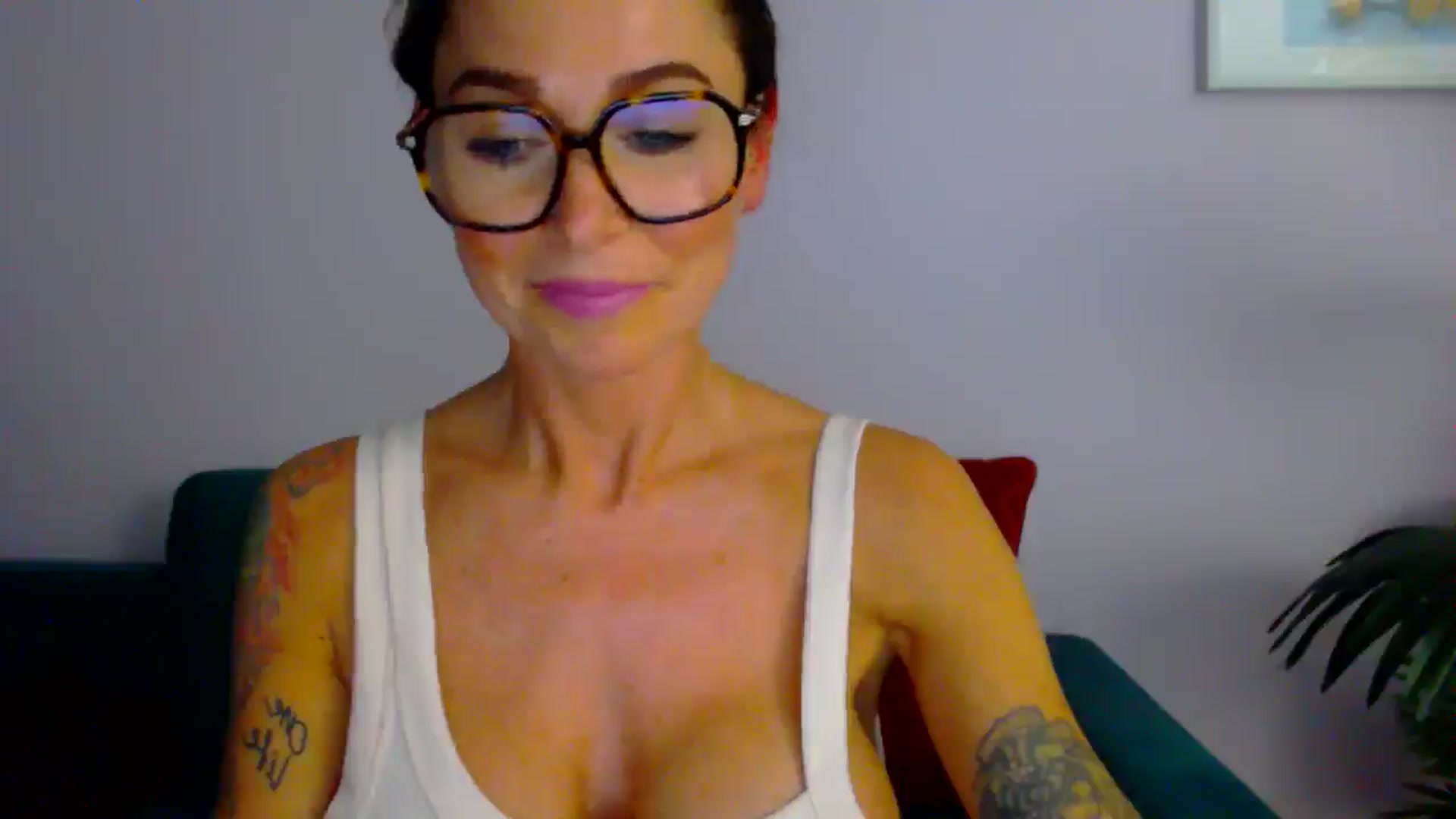Gallery image thumbnail from Delilah_sweet's myfreecams stream on, 08/05/2025, 16:48 image 9 of 20
