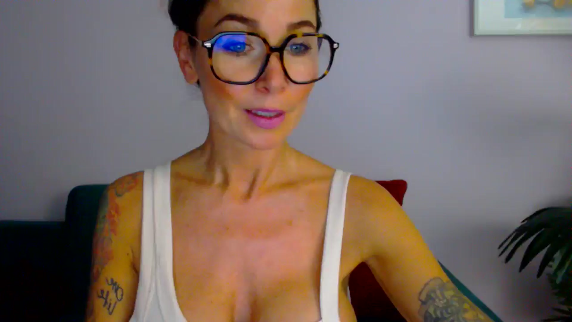 Gallery image thumbnail from Delilah_sweet's myfreecams stream on, 08/05/2025, 16:48 image 16 of 20