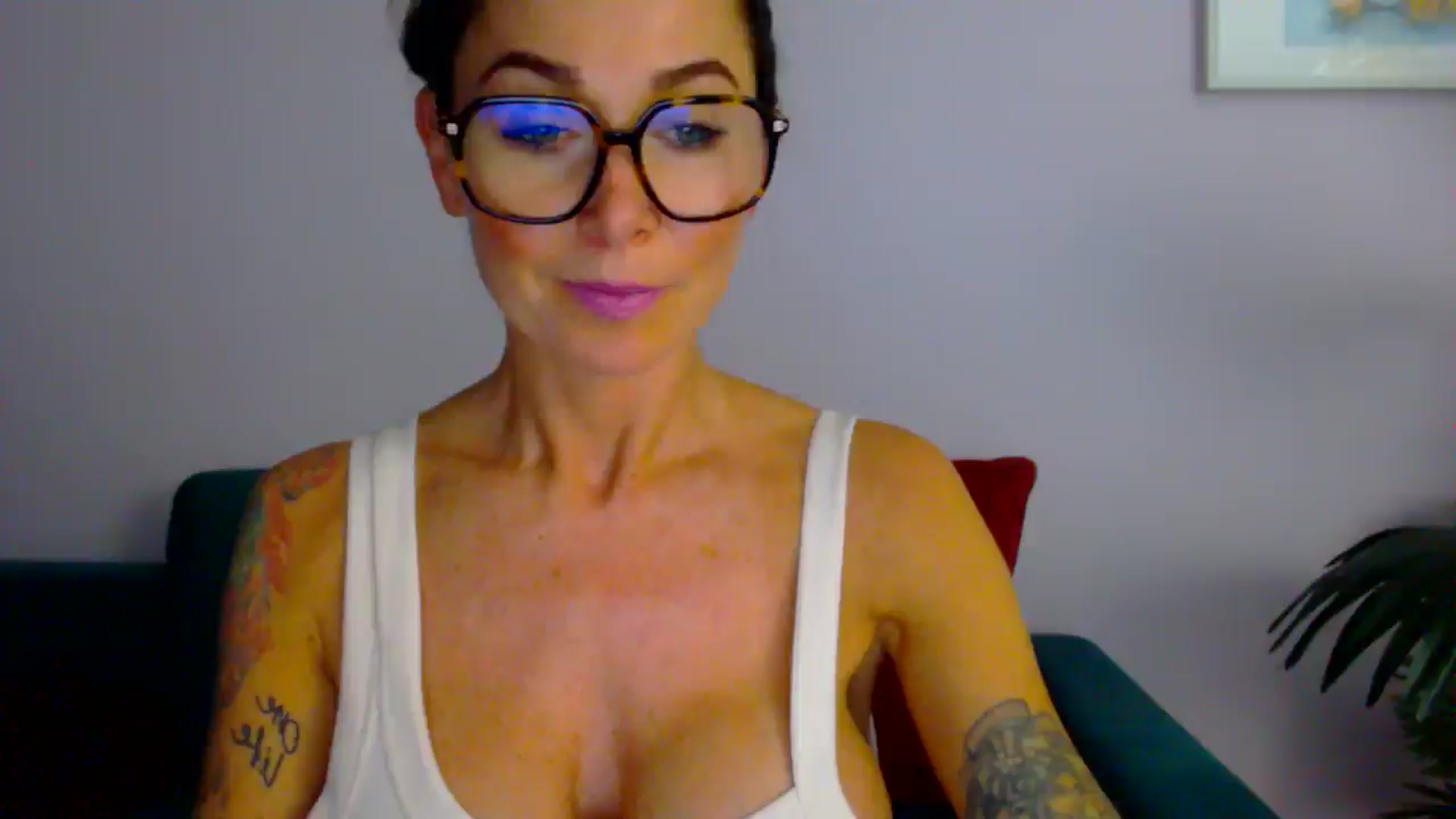 Gallery image thumbnail from Delilah_sweet's myfreecams stream on, 08/05/2025, 16:48 image 15 of 20