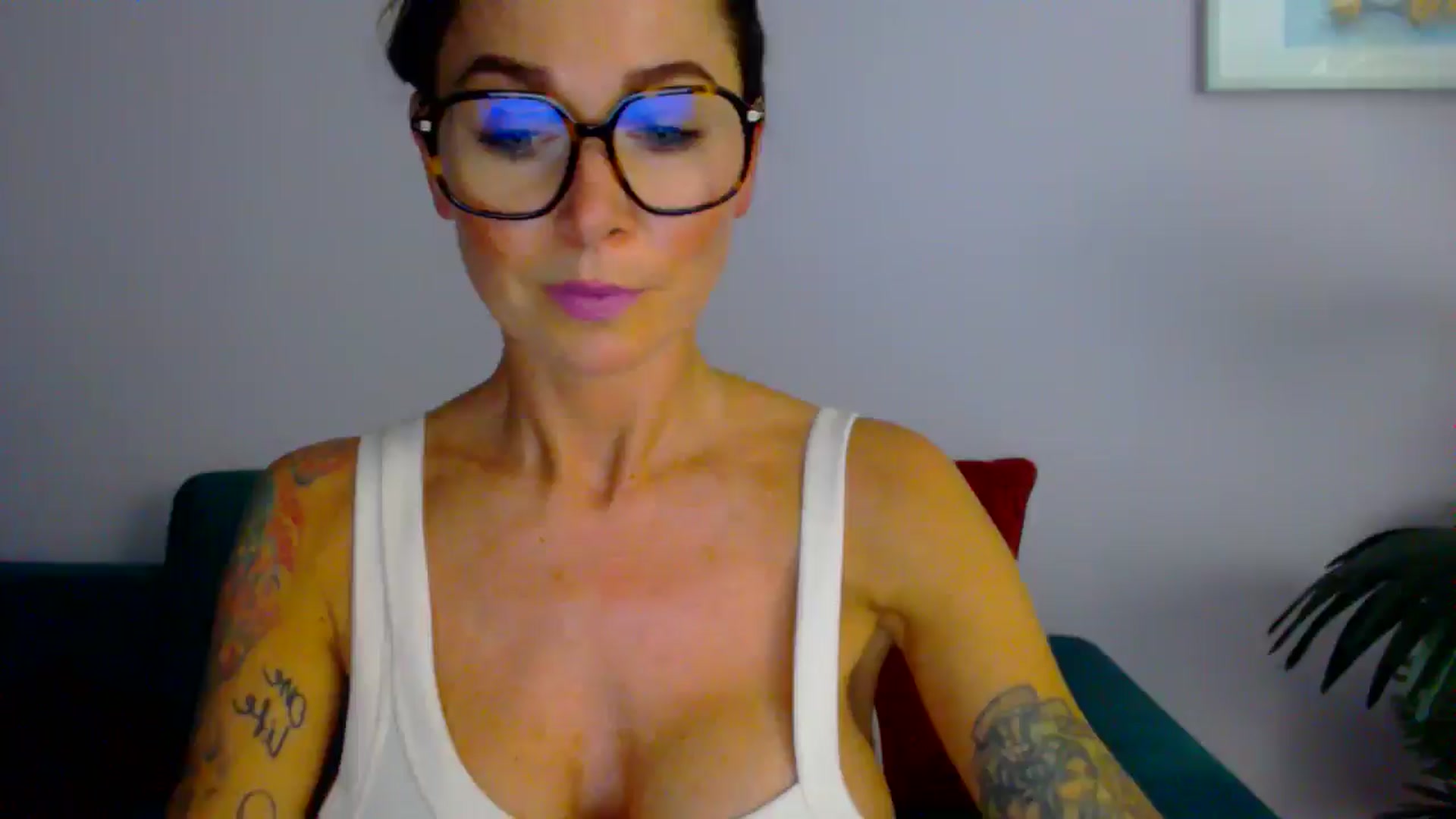 Gallery image thumbnail from Delilah_sweet's myfreecams stream on, 08/05/2025, 16:48 image 7 of 20