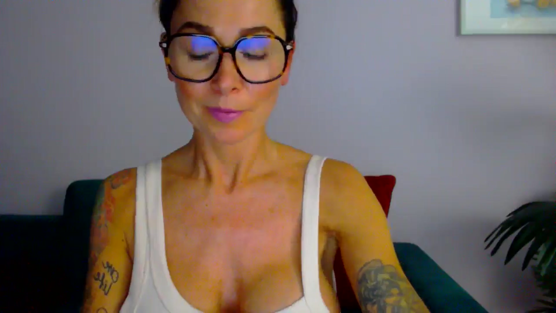 Gallery image thumbnail from Delilah_sweet's myfreecams stream on, 08/05/2025, 16:48 image 6 of 20