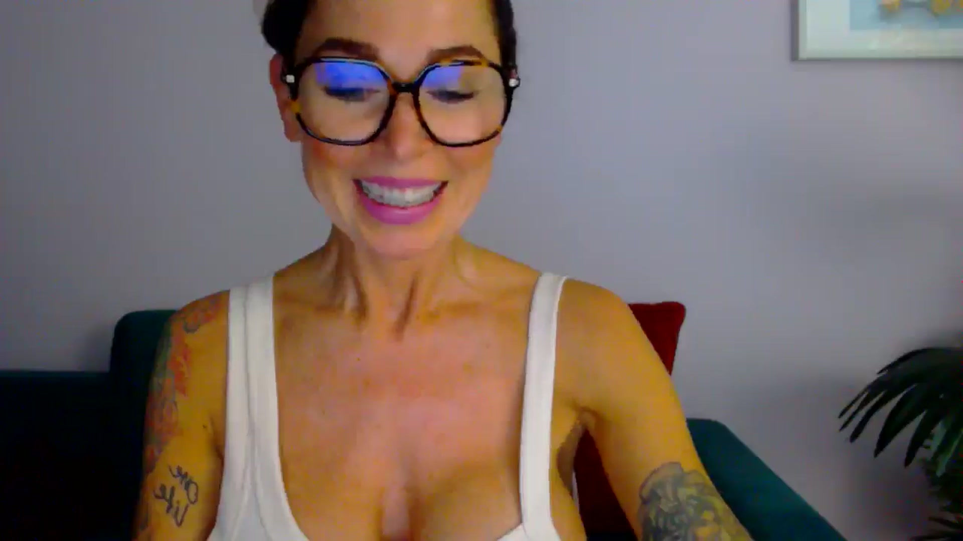 Gallery image thumbnail from Delilah_sweet's myfreecams stream on, 08/05/2025, 16:48 image 14 of 20