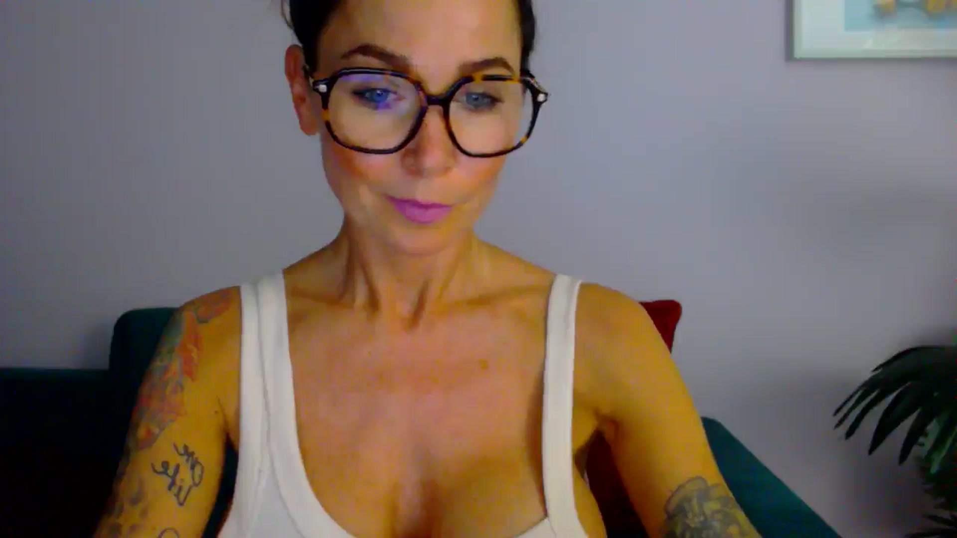 Gallery image thumbnail from Delilah_sweet's myfreecams stream on, 08/05/2025, 16:48 image 2 of 20