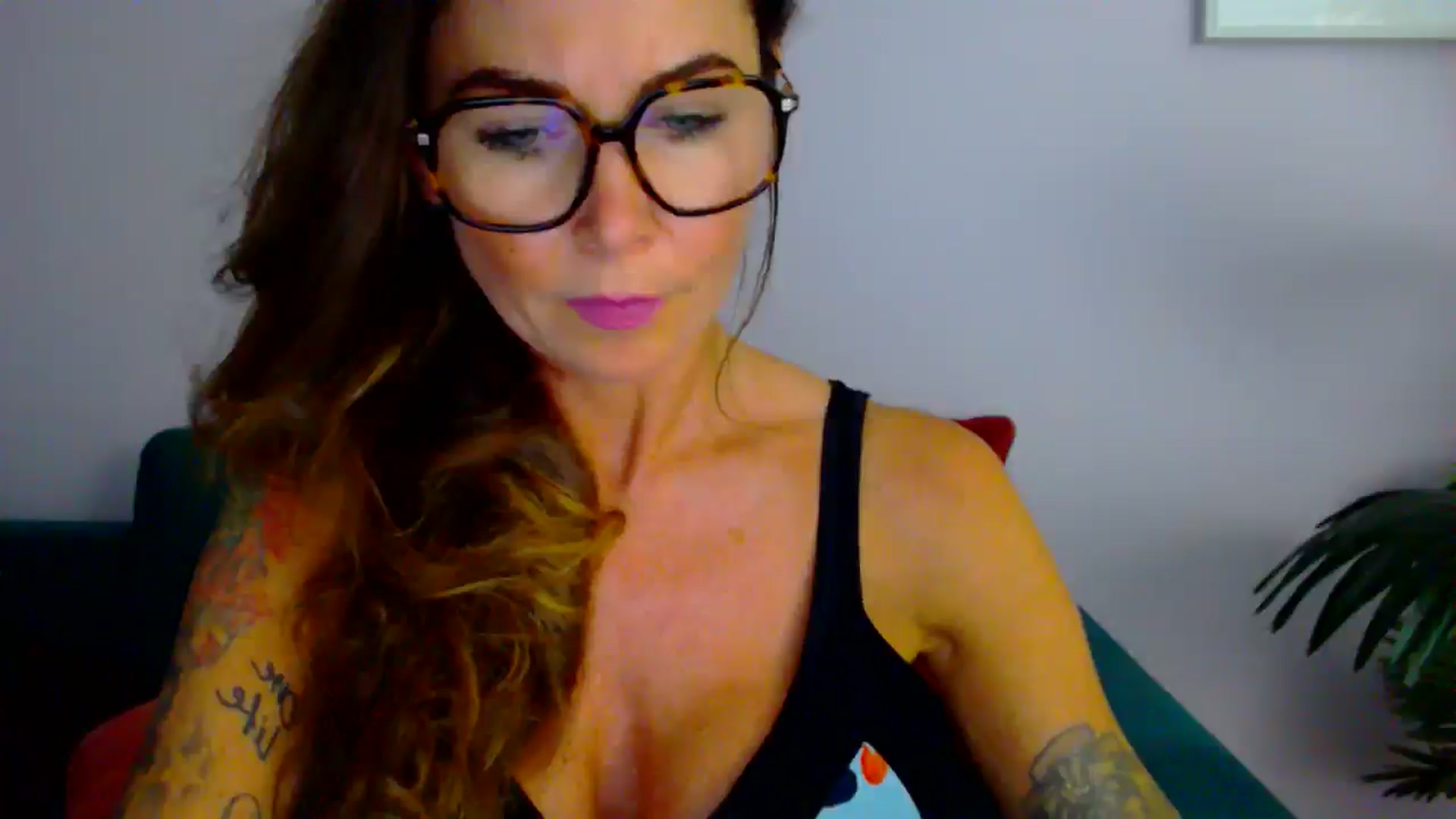 Gallery image thumbnail from Delilah_sweet's myfreecams stream on, 08/12/2025, 17:28 image 15 of 20