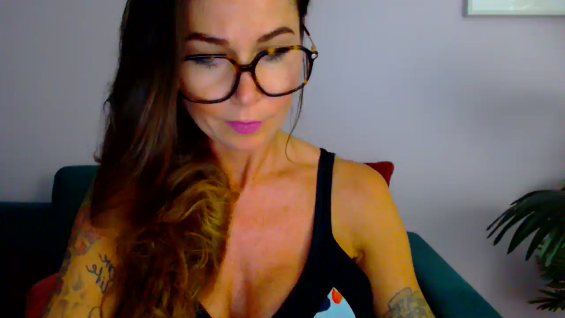 Gallery image thumbnail from Delilah_sweet's myfreecams stream on, 08/12/2025, 17:28 image 10 of 20