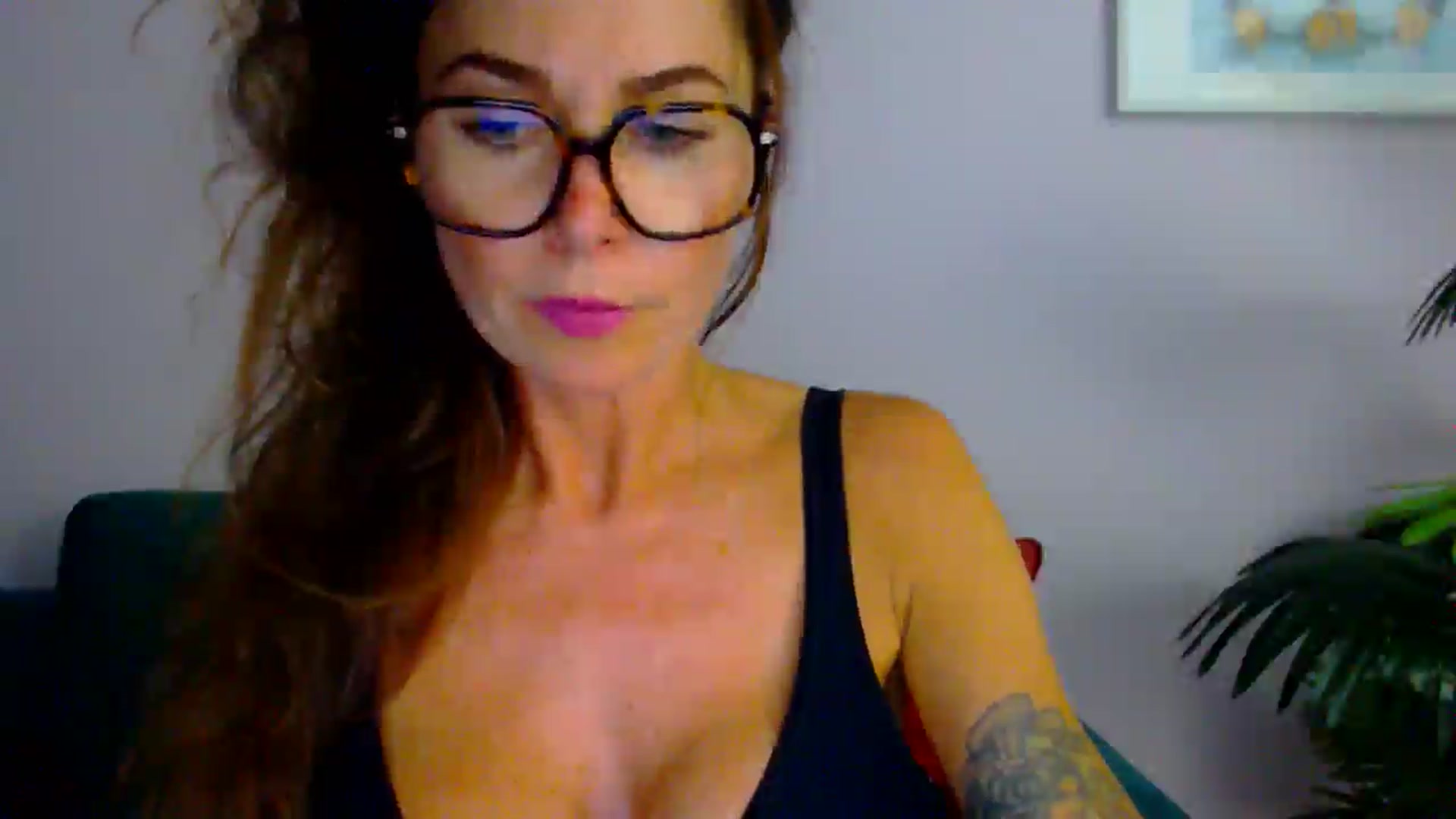 Gallery image thumbnail from Delilah_sweet's myfreecams stream on, 08/18/2025, 17:45 image 9 of 20