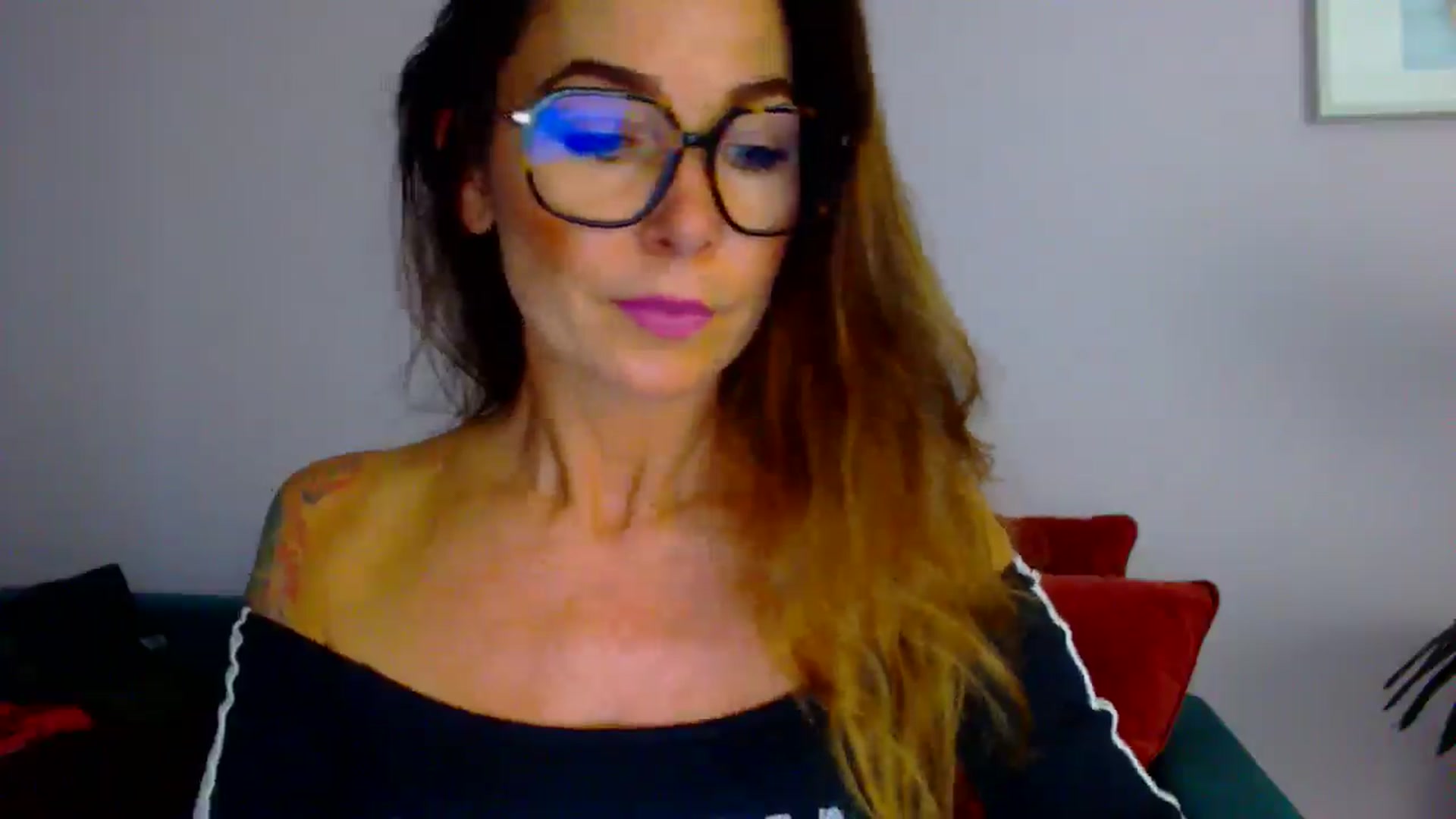 Gallery image thumbnail from Delilah_sweet's myfreecams stream on, 08/19/2025, 15:19 image 8 of 20