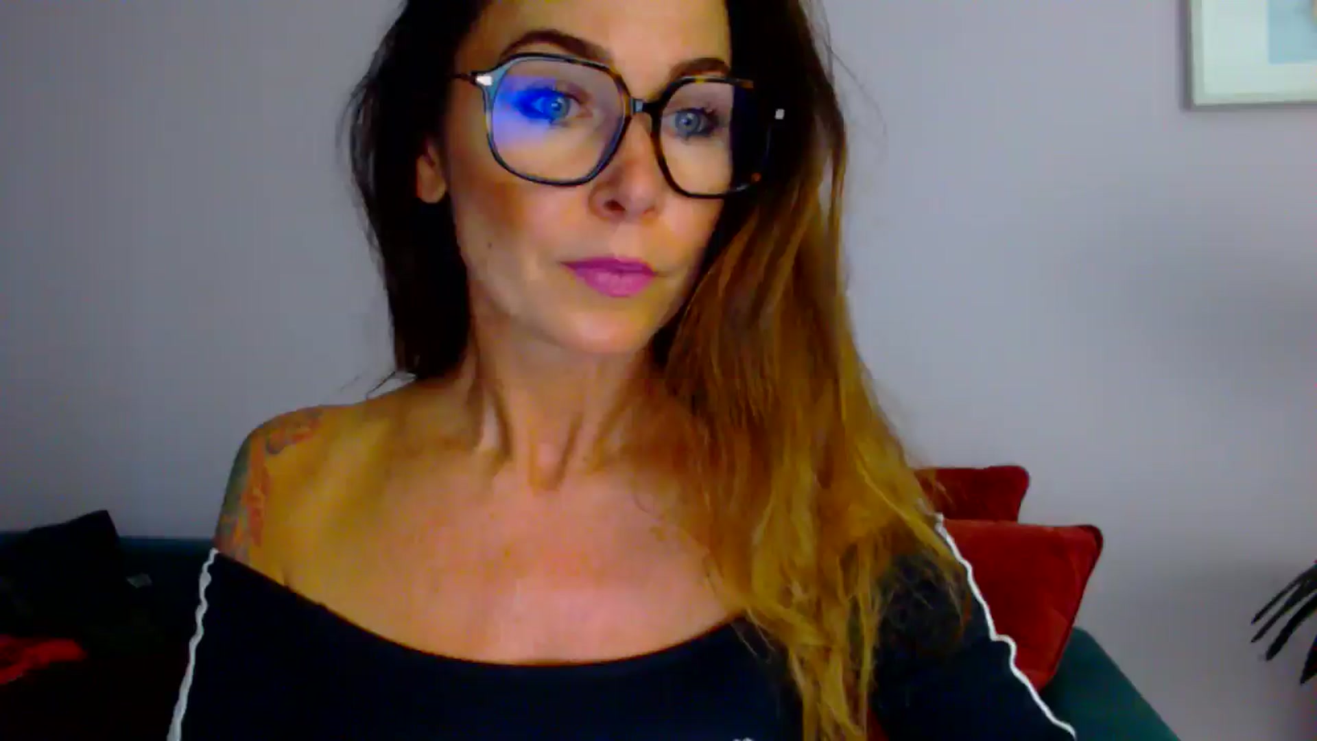 Gallery image thumbnail from Delilah_sweet's myfreecams stream on, 08/19/2025, 15:19 image 6 of 20
