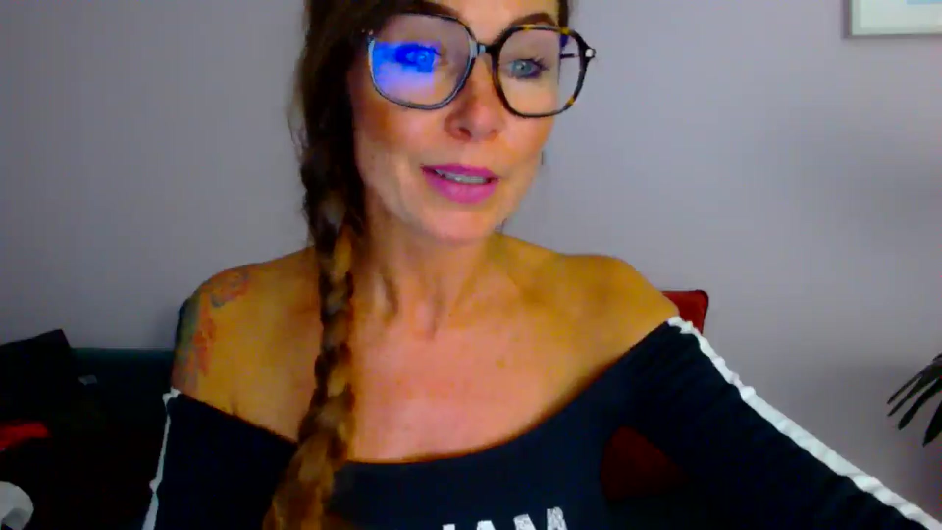 Gallery image thumbnail from Delilah_sweet's myfreecams stream on, 08/19/2025, 17:38 image 3 of 20