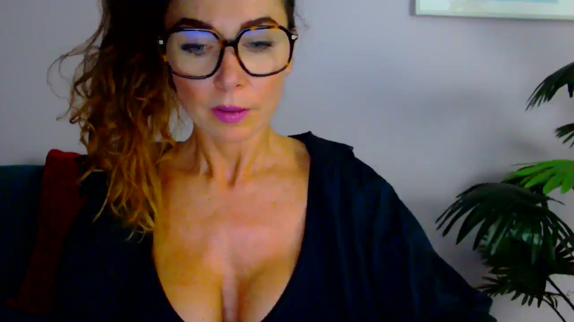 Gallery image thumbnail from Delilah_sweet's myfreecams stream on, 09/02/2025, 17:20 image 3 of 20