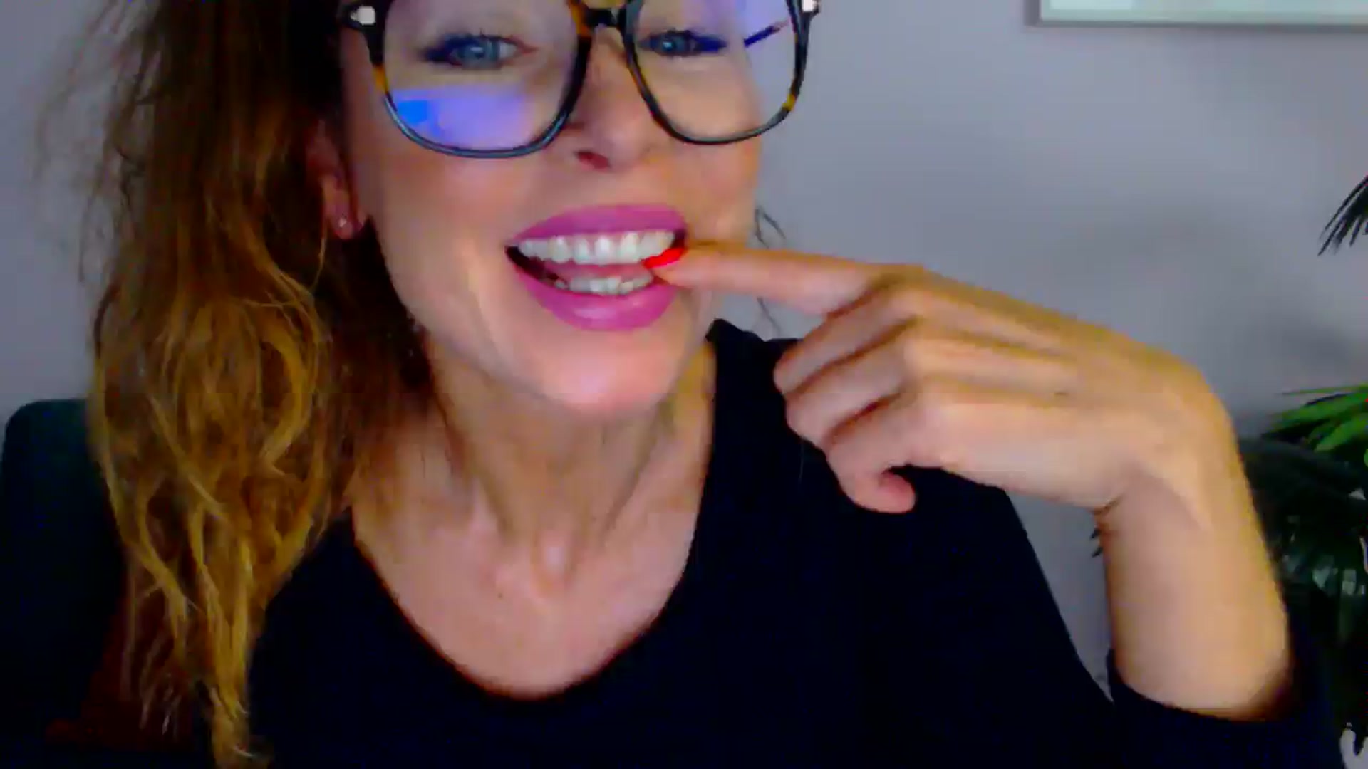 Gallery image thumbnail from Delilah_sweet's myfreecams stream on, 09/03/2025, 15:34 image 10 of 20
