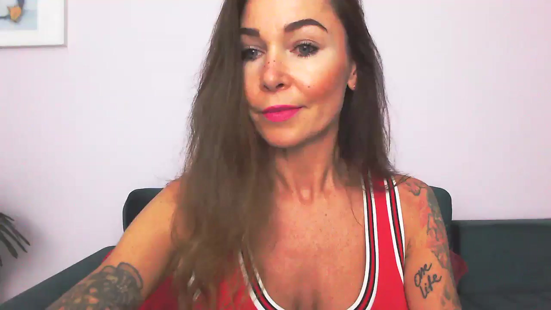 Gallery image thumbnail from Delilah_sweet's myfreecams stream on, 09/16/2025, 15:31 image 12 of 20