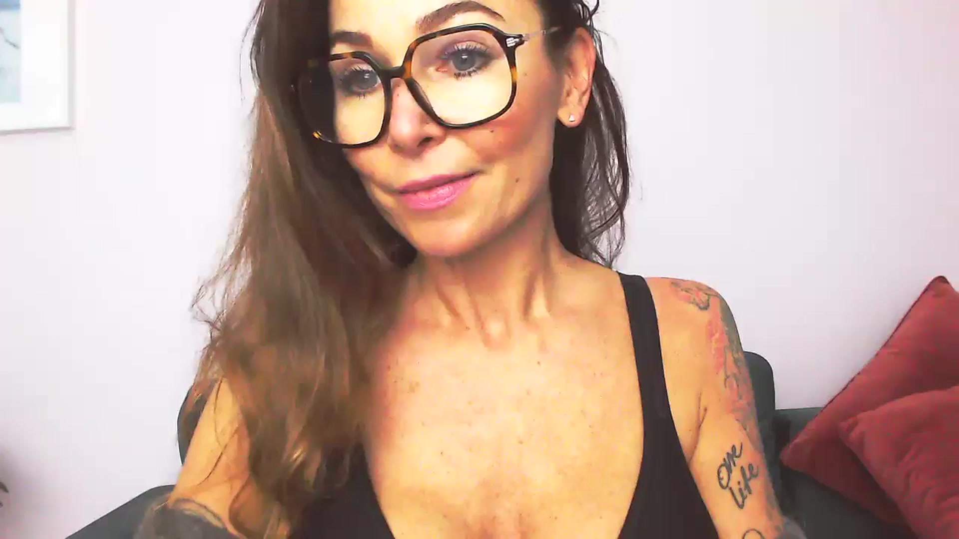 Gallery image thumbnail from Delilah_sweet's myfreecams stream on, 09/22/2025, 15:14 image 5 of 20