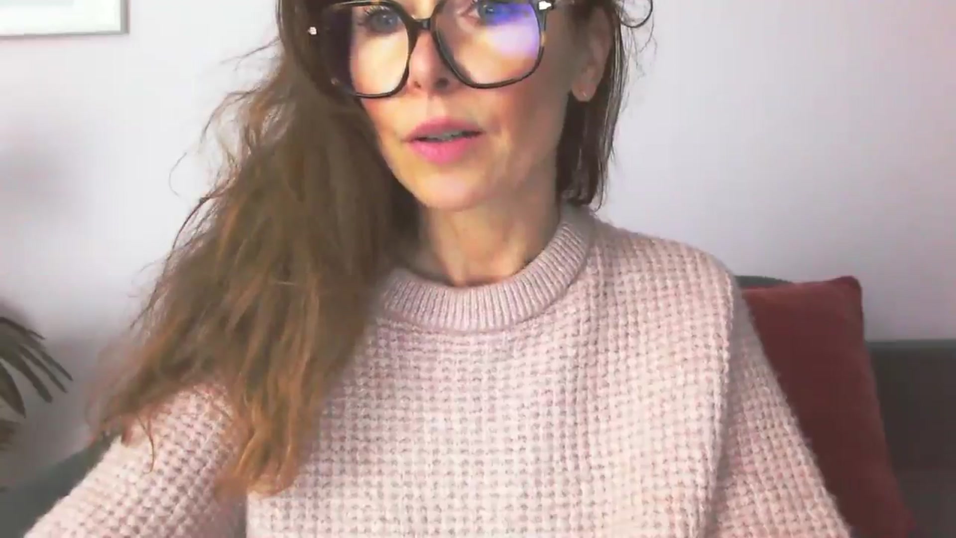 Gallery image thumbnail from Delilah_sweet's myfreecams stream on, 10/15/2025, 11:32 image 15 of 20