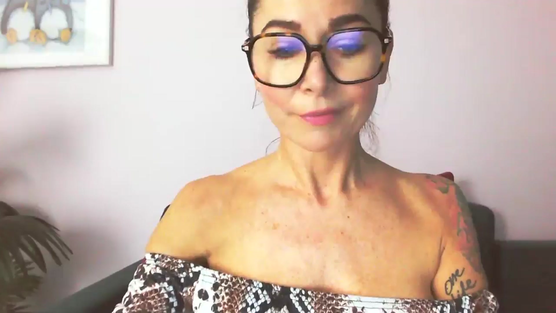 Gallery image thumbnail from Delilah_sweet's myfreecams stream on, 11/03/2025, 17:05 image 6 of 20