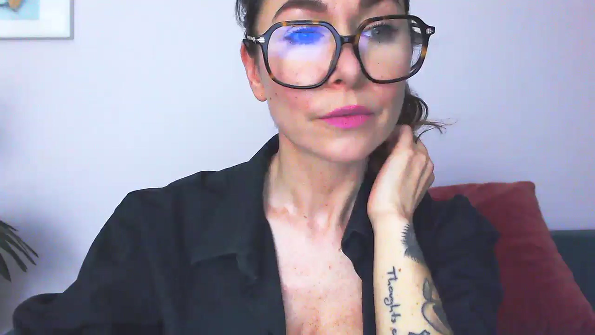 Gallery image thumbnail from Delilah_sweet's myfreecams stream on, 11/27/2025, 15:17 image 17 of 20