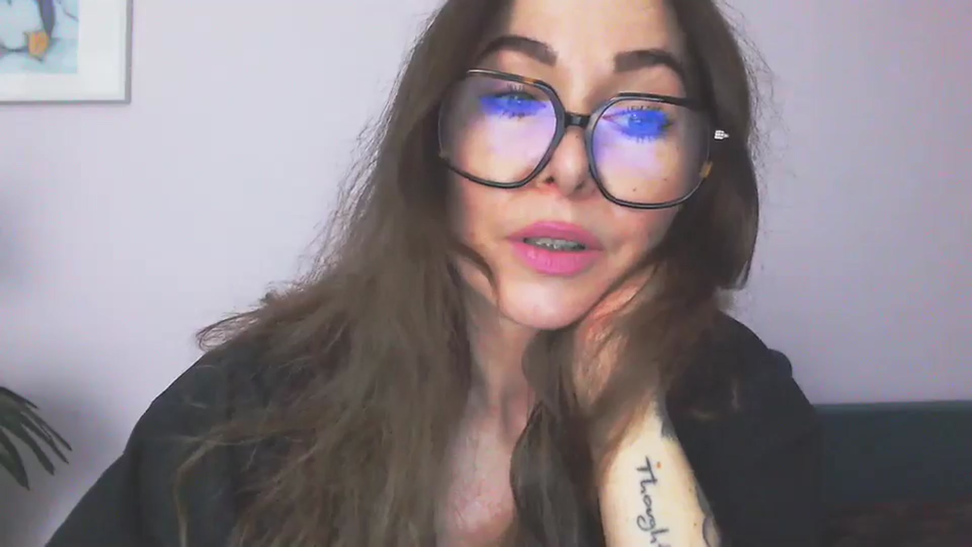 Gallery image thumbnail from Delilah_sweet's myfreecams stream on, 12/02/2025, 16:27 image 6 of 20