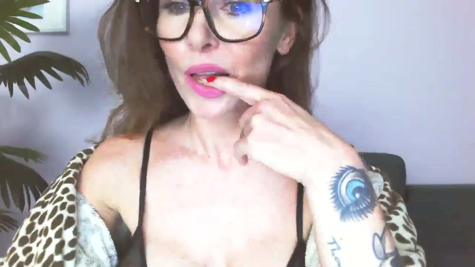 Gallery image thumbnail from Delilah_sweet's myfreecams stream on, 05/06/2026, 17:33 image 6 of 20