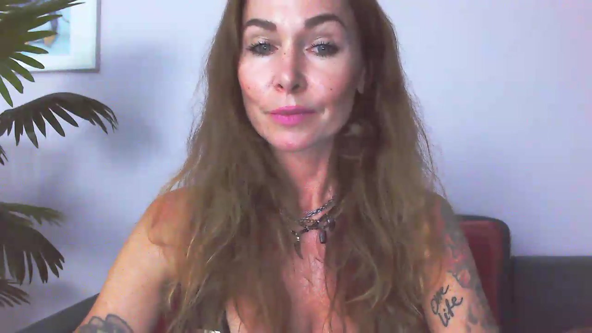 Gallery image thumbnail from Delilah_sweet's myfreecams stream on, 08/03/2026, 18:57 image 10 of 20