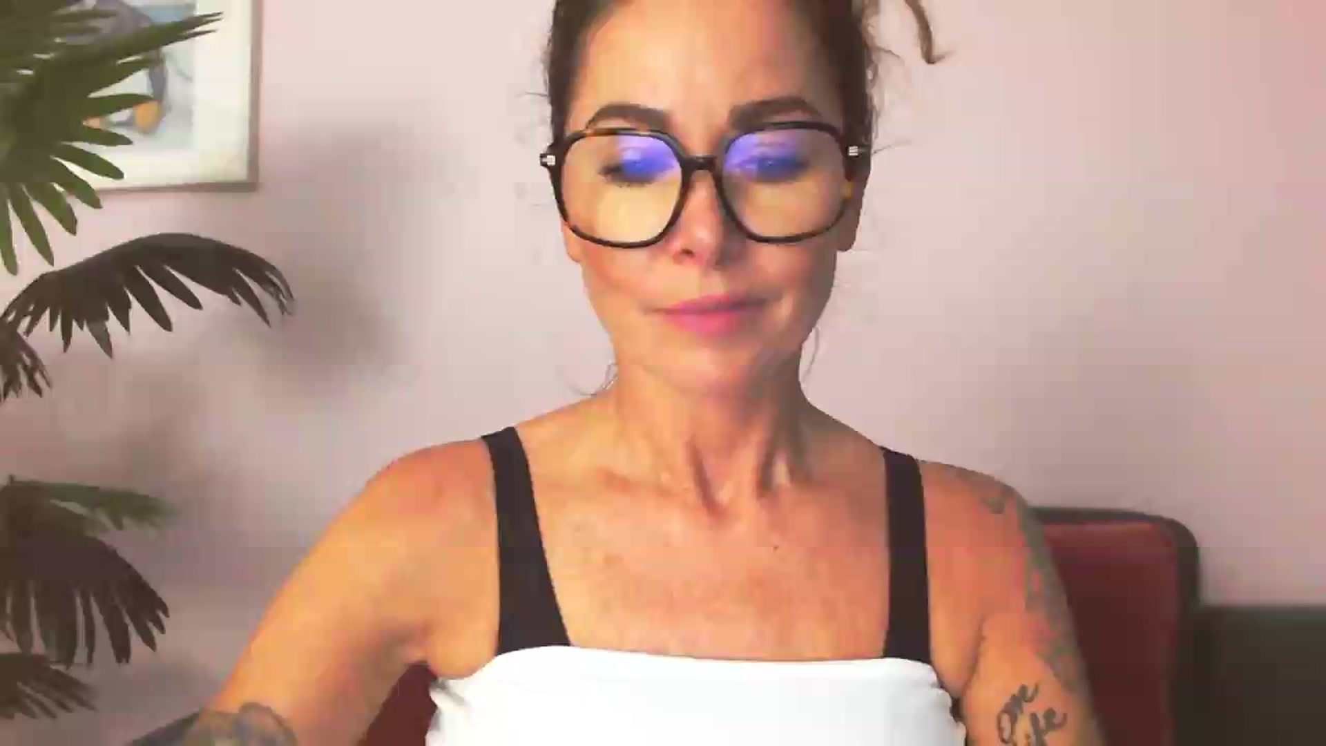 Gallery image thumbnail from Delilah_sweet's myfreecams stream on, 08/04/2026, 16:32 image 1 of 20