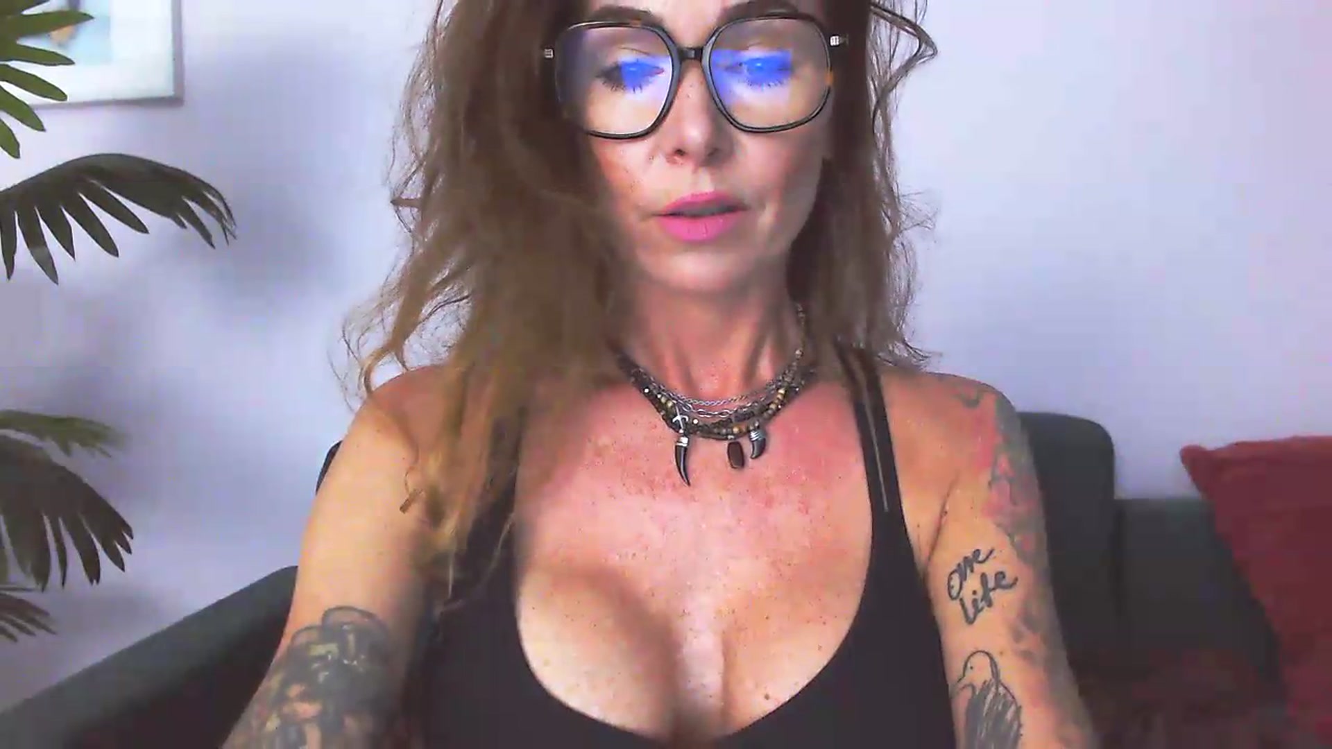 Gallery image thumbnail from Delilah_sweet's myfreecams stream on, 08/13/2026, 12:45 image 18 of 20