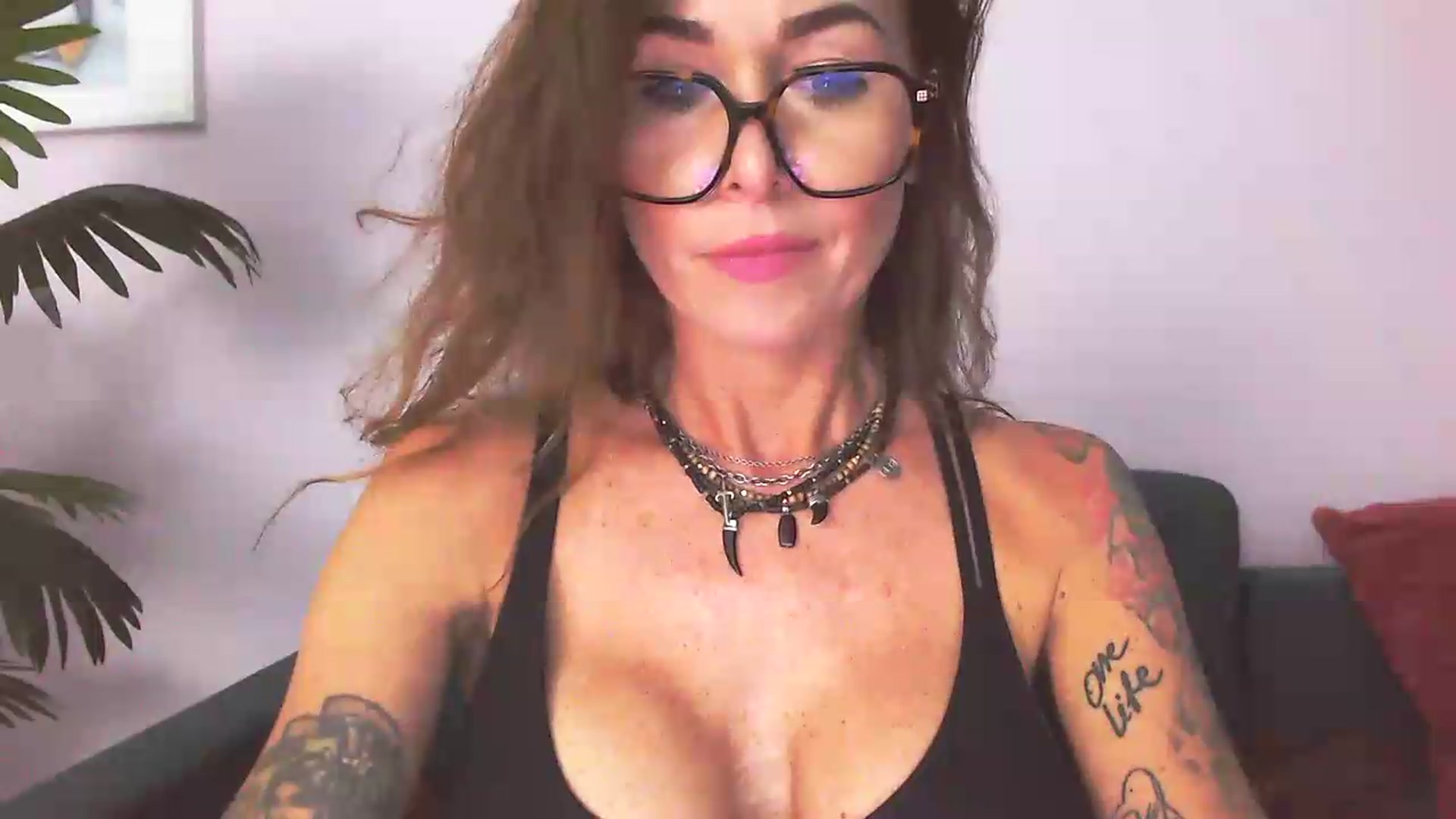 Gallery image thumbnail from Delilah_sweet's myfreecams stream on, 08/13/2026, 12:45 image 17 of 20